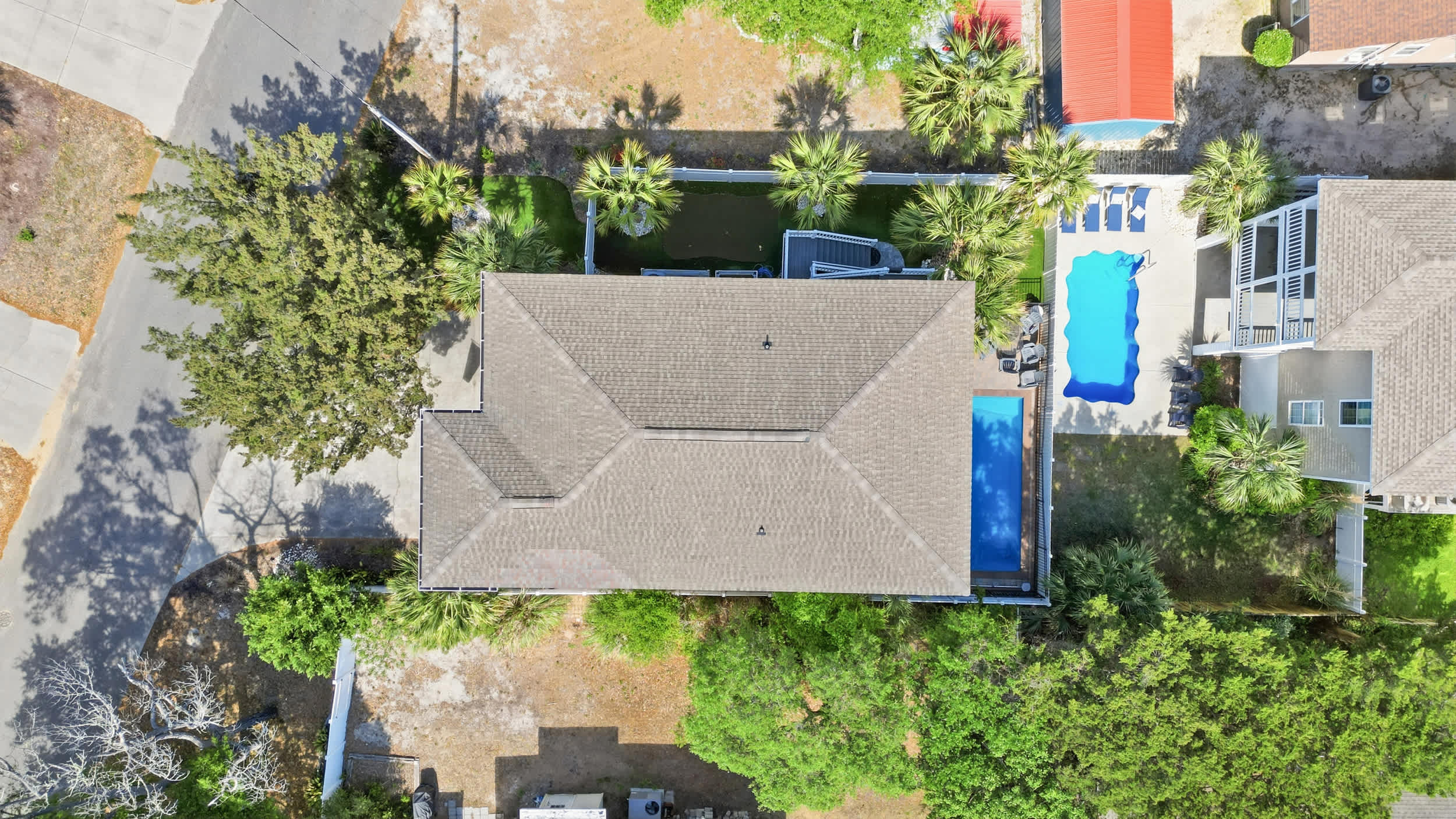 Sun and Games House w Swimming Pool Tons of Games Putting Green