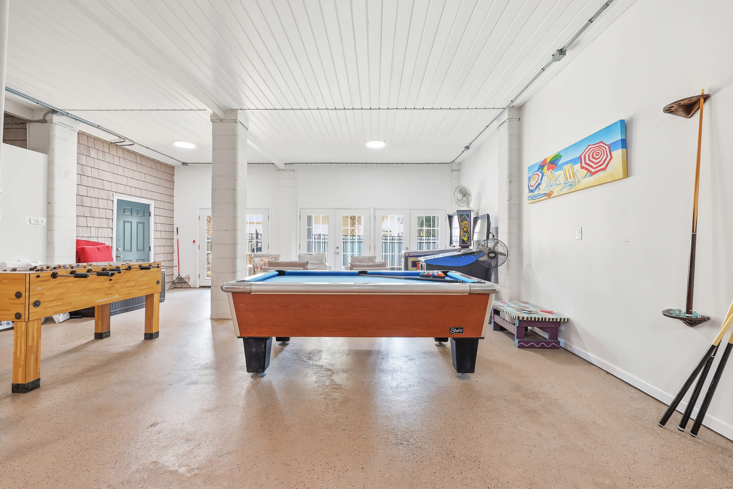Sun and Games House w Swimming Pool Tons of Games Putting Green