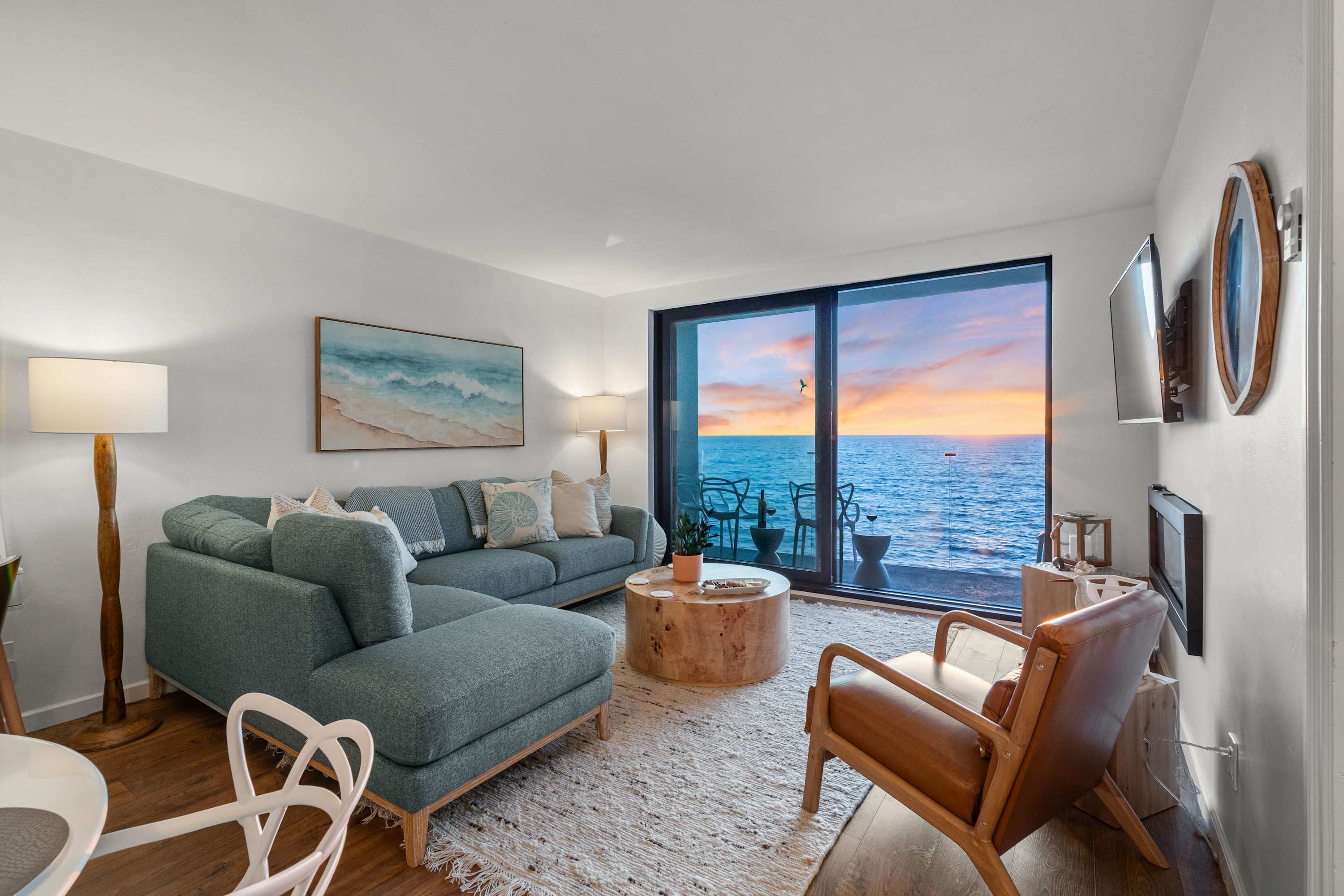 Seaside State of Mind - Sweeping Ocean-View Condo