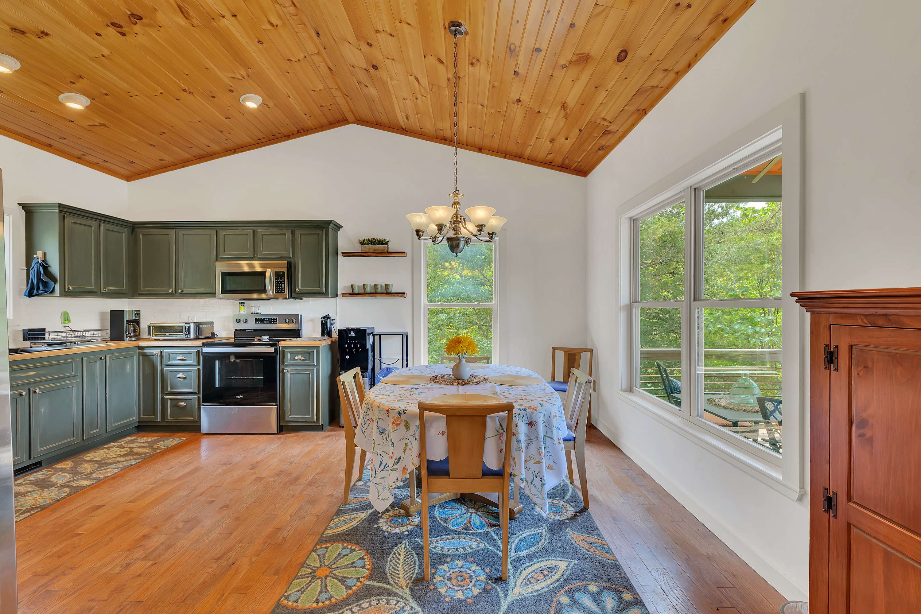 Whispering Pines Retreat – photo 3