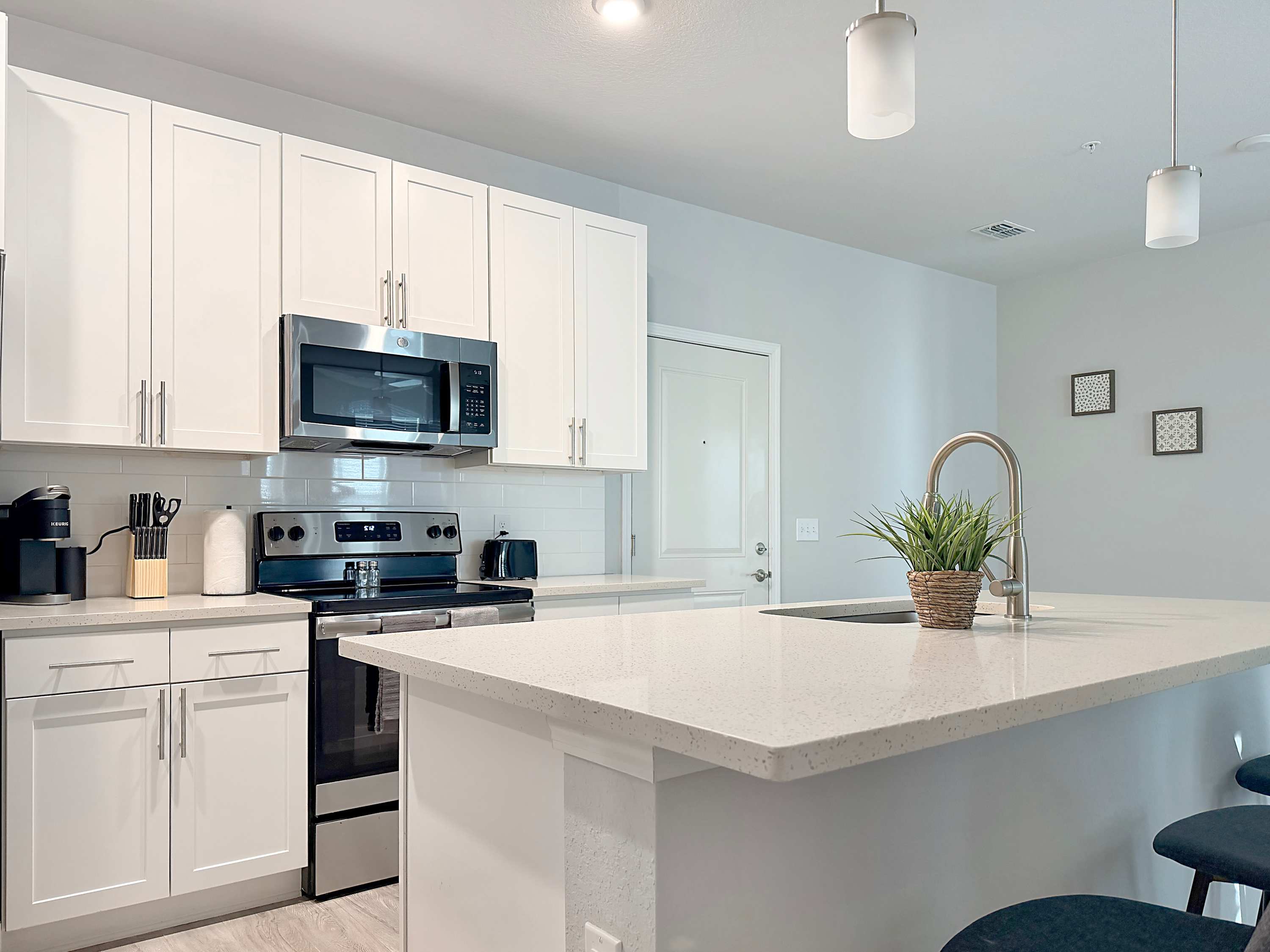 Ground-Floor Luxury 2 BR with Pond and Pool Views