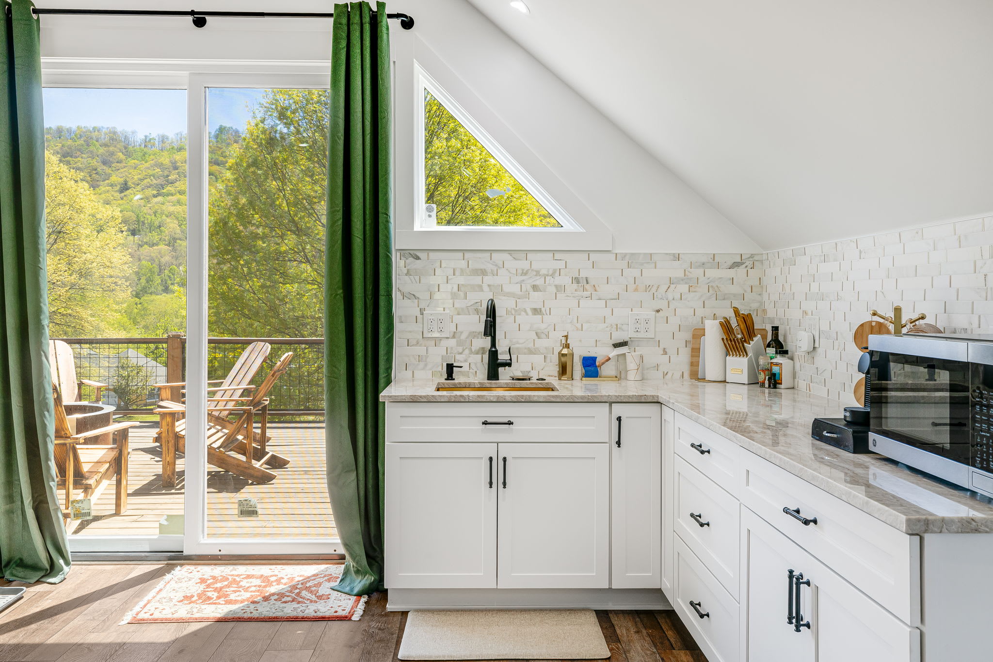 Private Loft w Fire Pit Balcony Free Tix