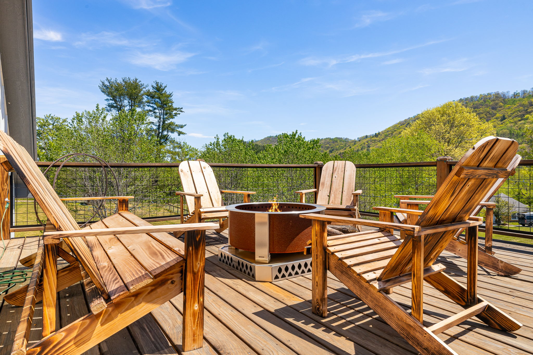 Private Loft w Fire Pit Balcony Free Tix