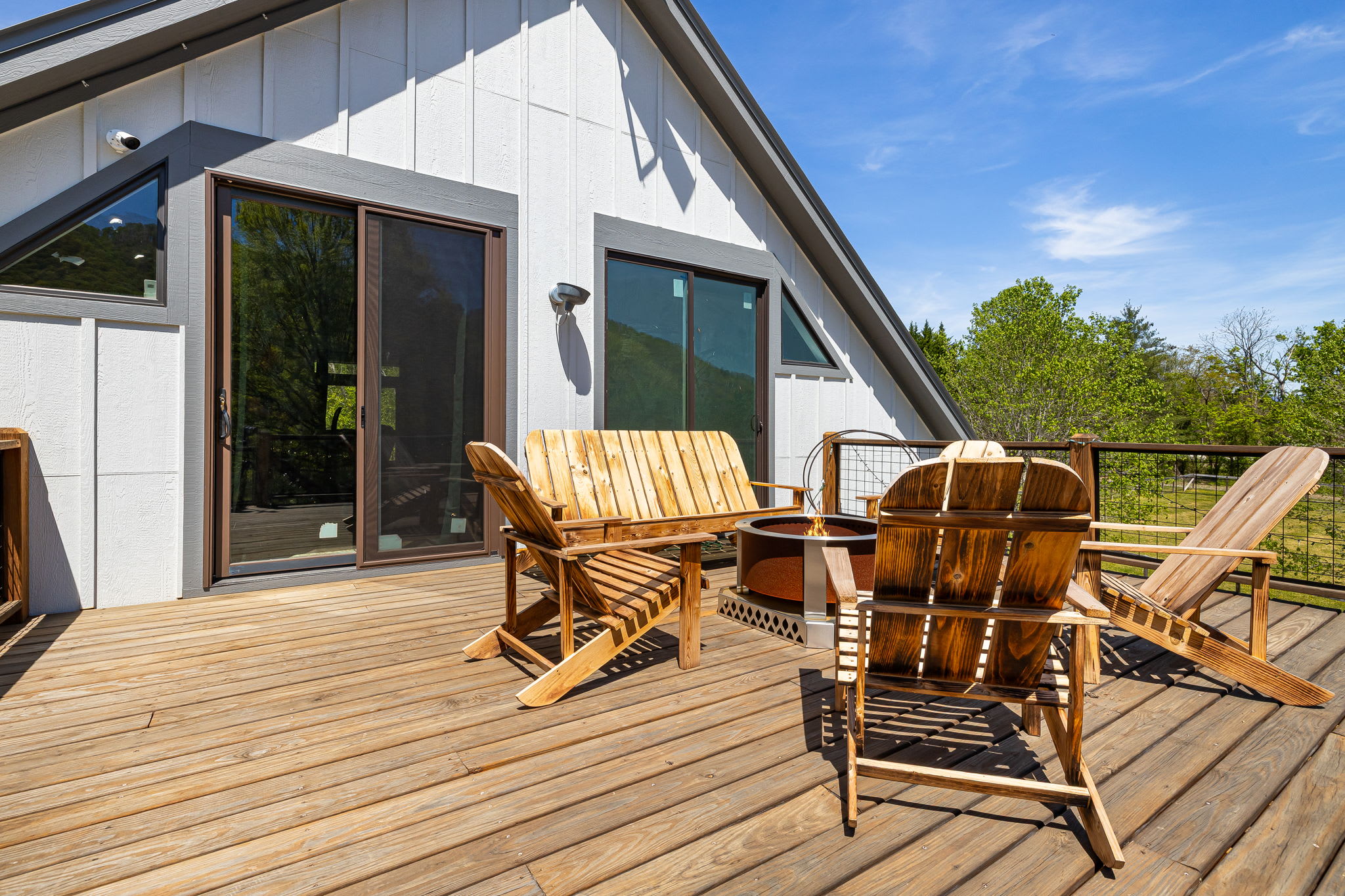 Private Loft w Fire Pit Balcony Free Tix