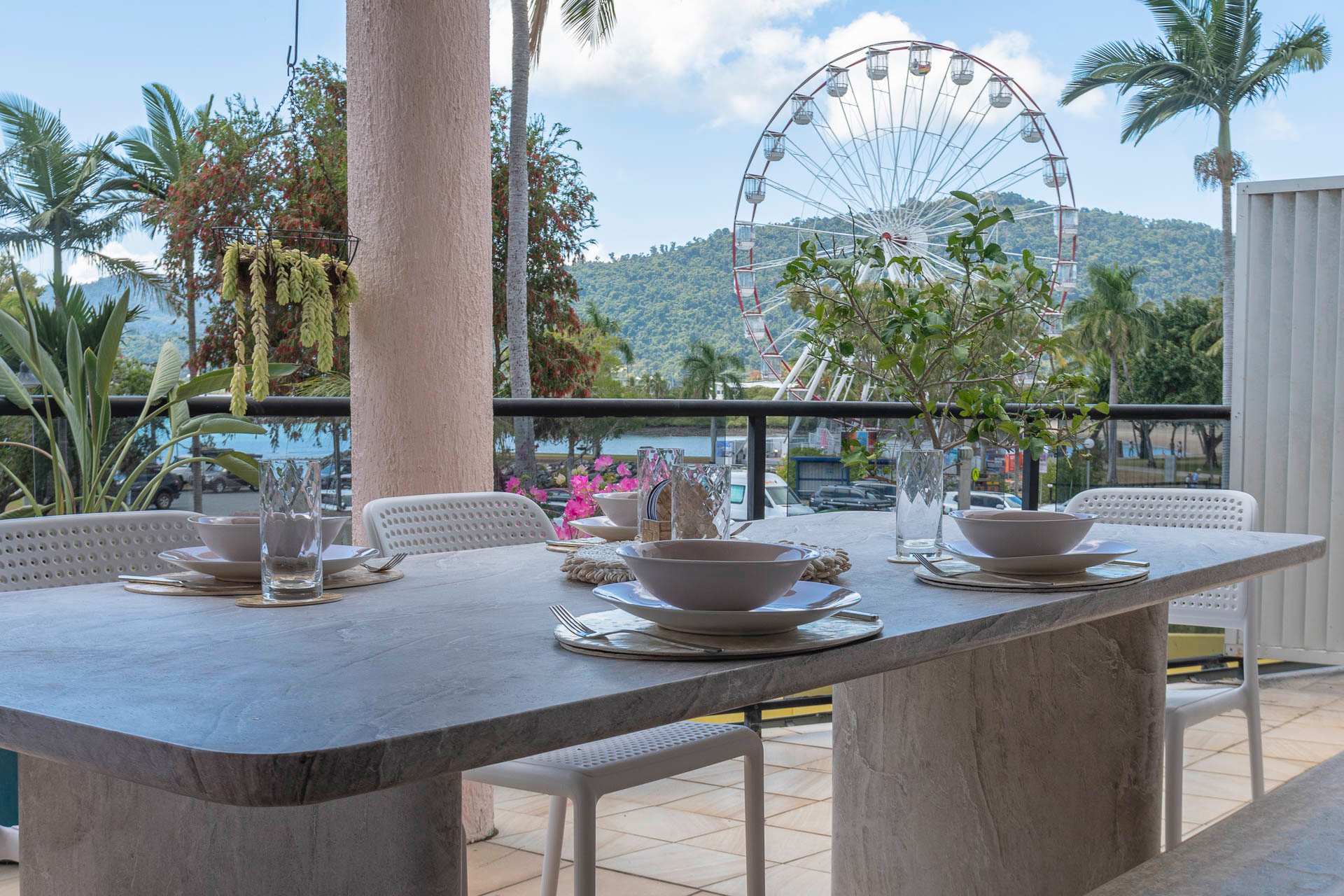 Montipora Airlie Beach Oceanfront Apartment — Airlie Beach, Queensland — vacation rental