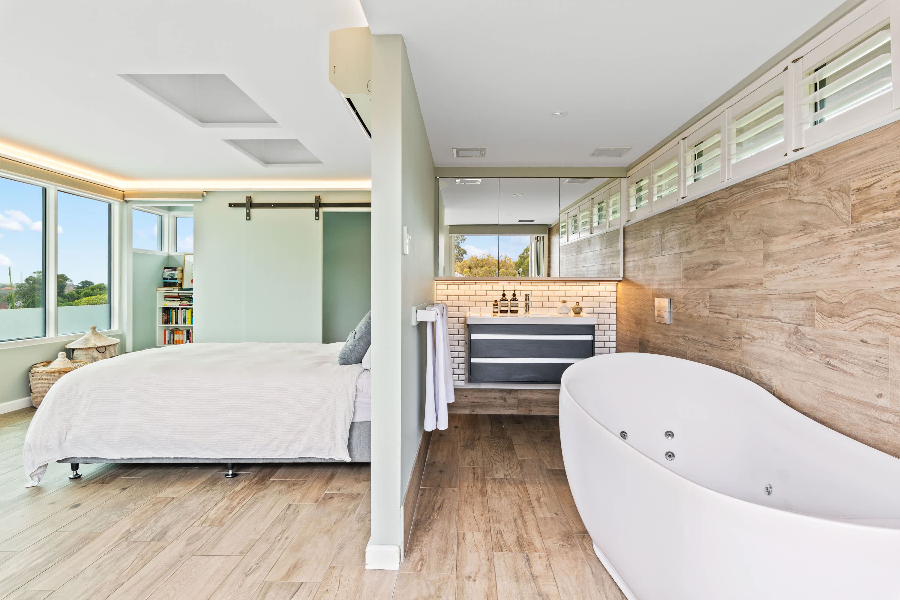 2 bedroom tropical beach escape — Bondi Beach, New South Wales — vacation rental