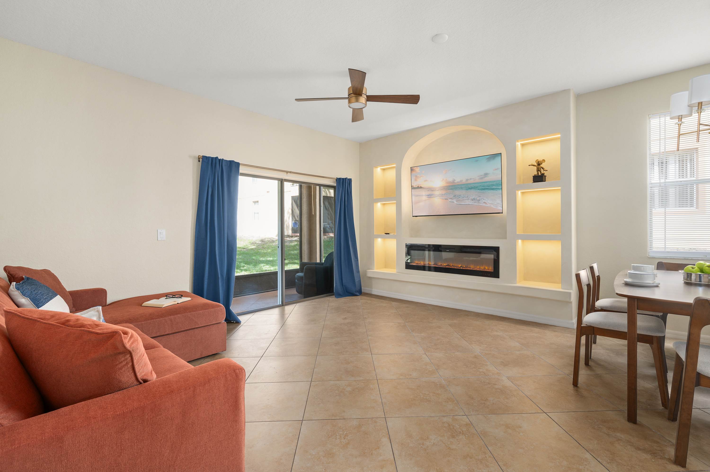Open living area w/ comfy seating & seamless indoor-outdoor flow