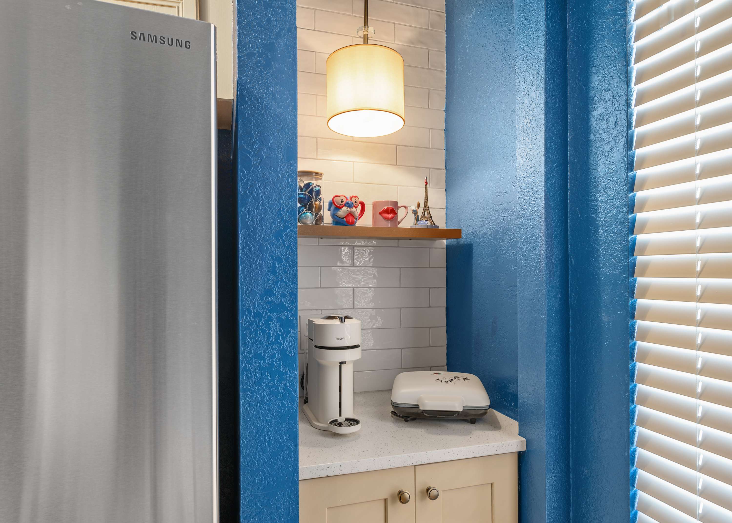 Laundry area w/ washer & dryer for convenient mid-stay refresh