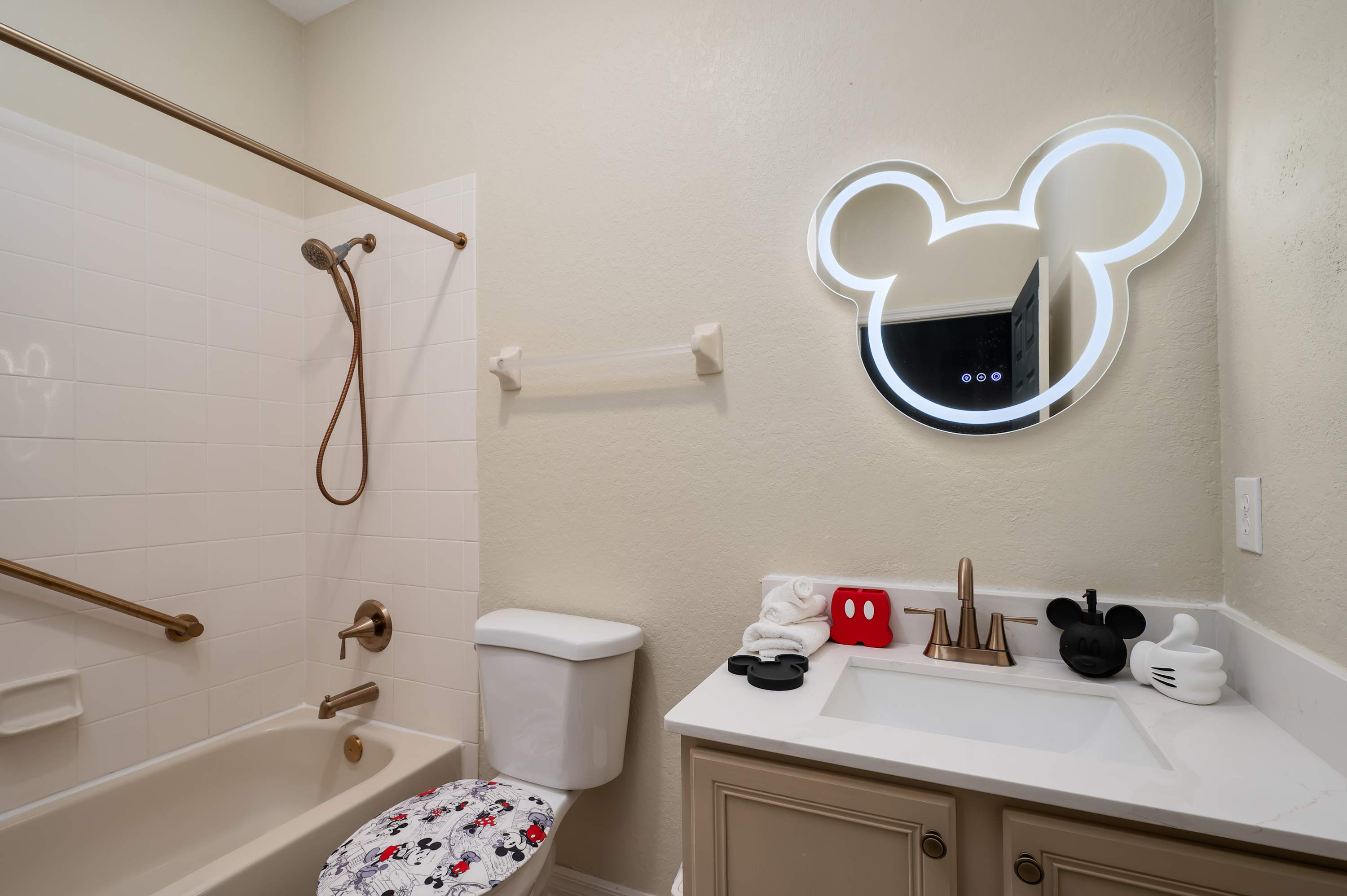 Bright townhouse w/ lazy river & resort pool