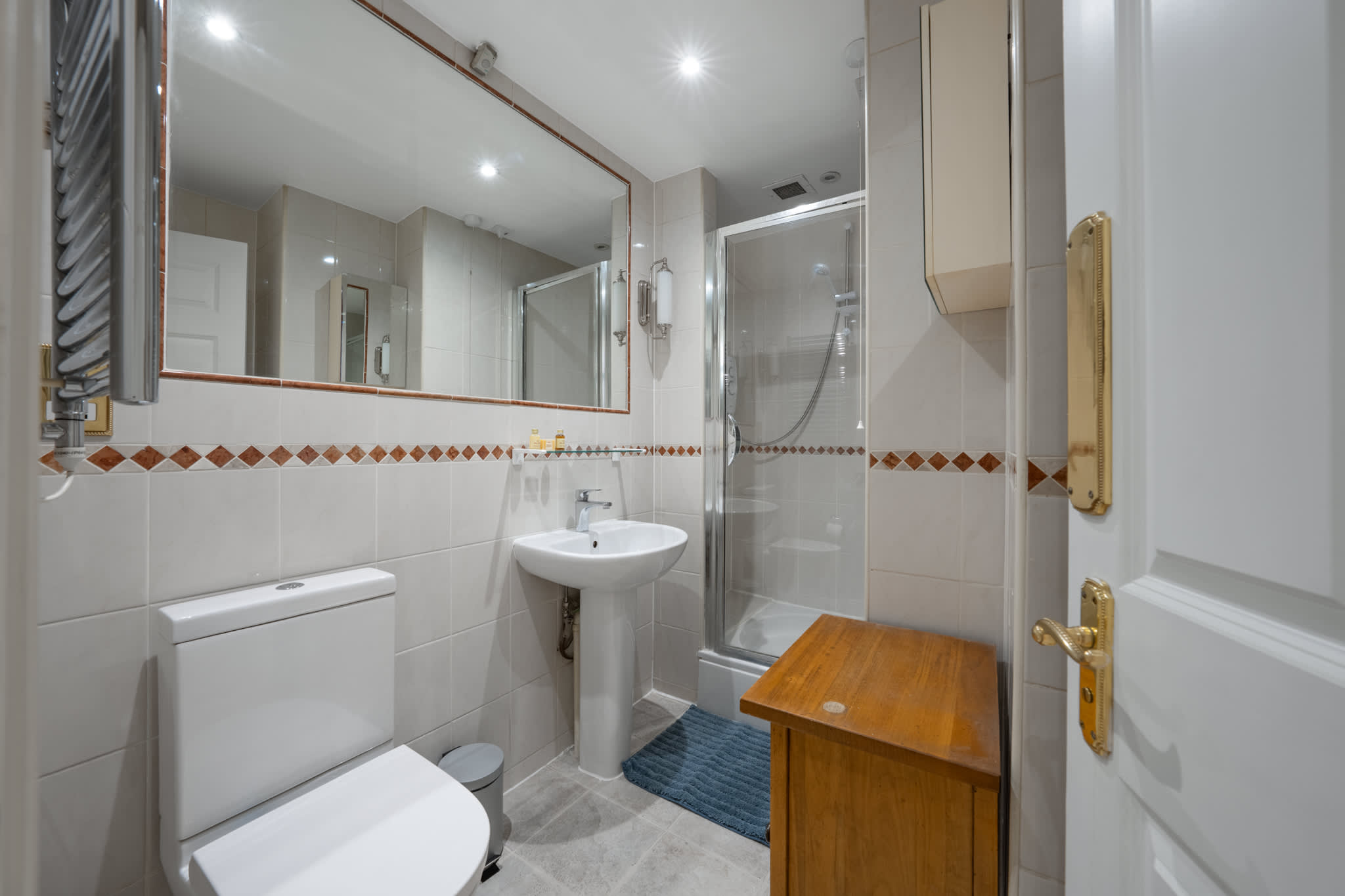 Cosy & Bright Studio in Knightsbridge in Beaufort Gardens SW3 1QQ - Property image 2 - VivreStays