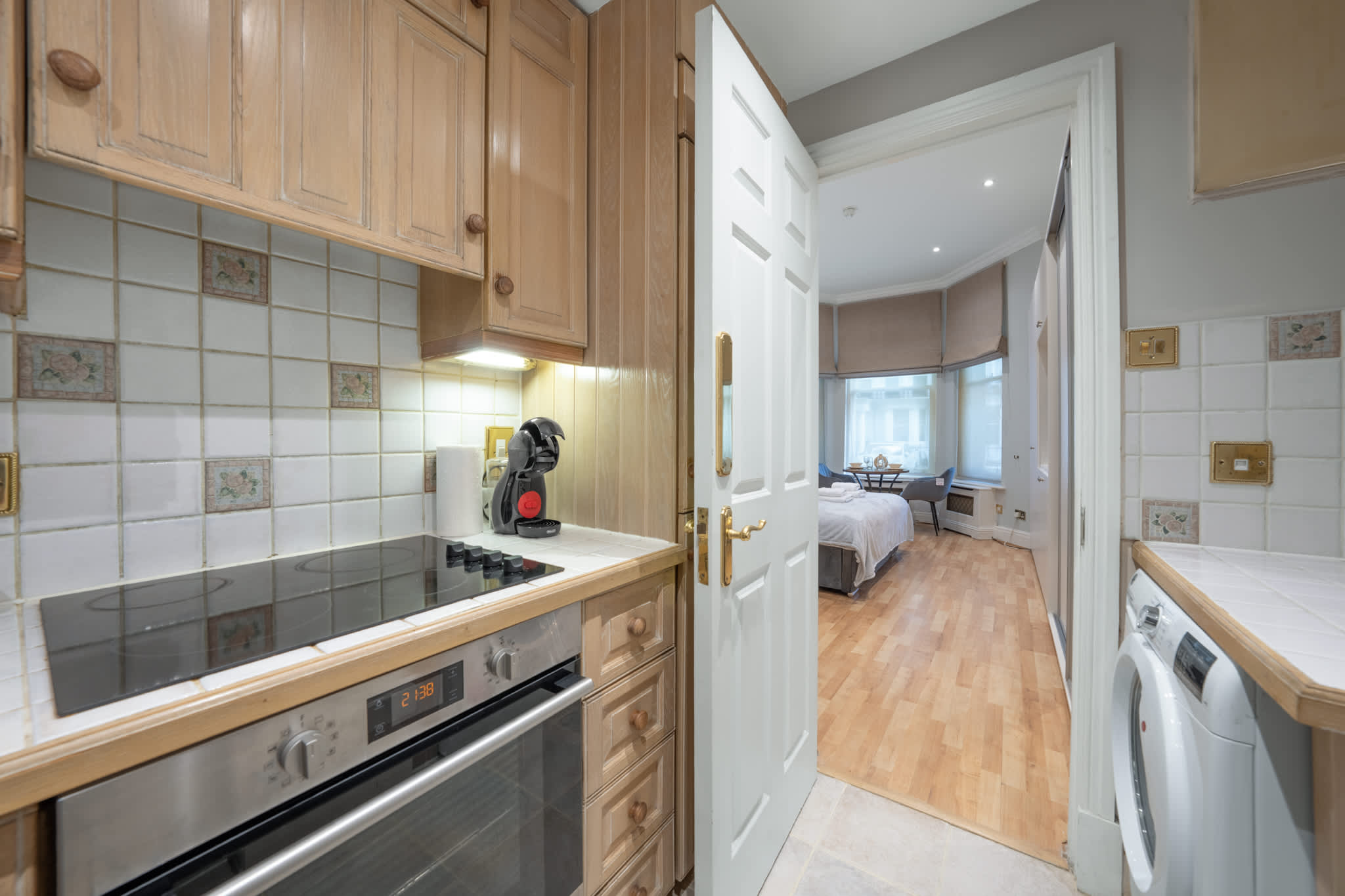 Cosy & Bright Studio in Knightsbridge in Beaufort Gardens SW3 1QQ - Property image 11 - VivreStays