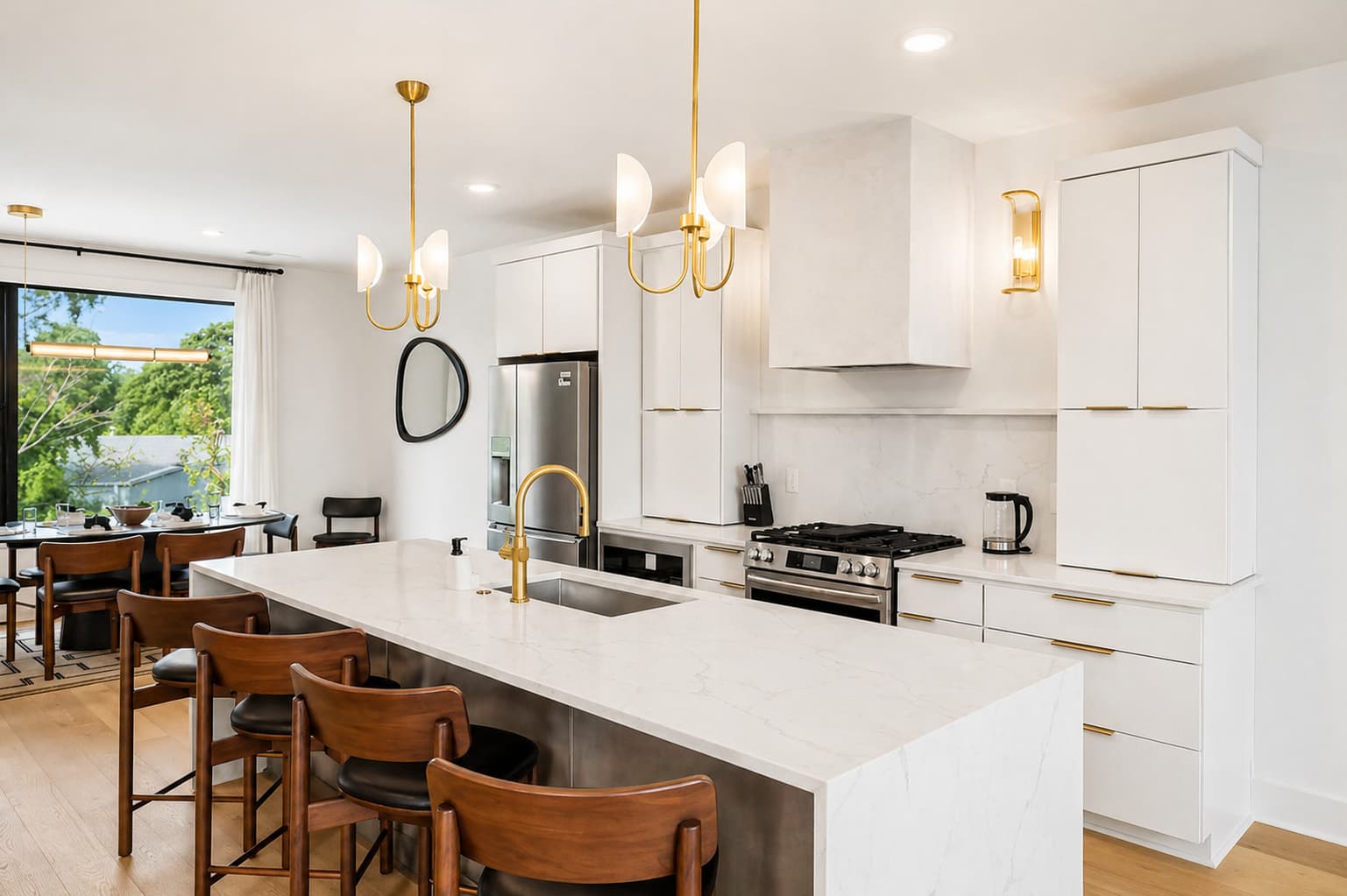 Exclusive townhome ft. rooftop lounge with hot tub