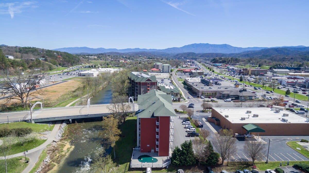 Riverside Pigeon Forge Condo W Mt. LeConte Views — Pigeon Forge, TN — vacation rental