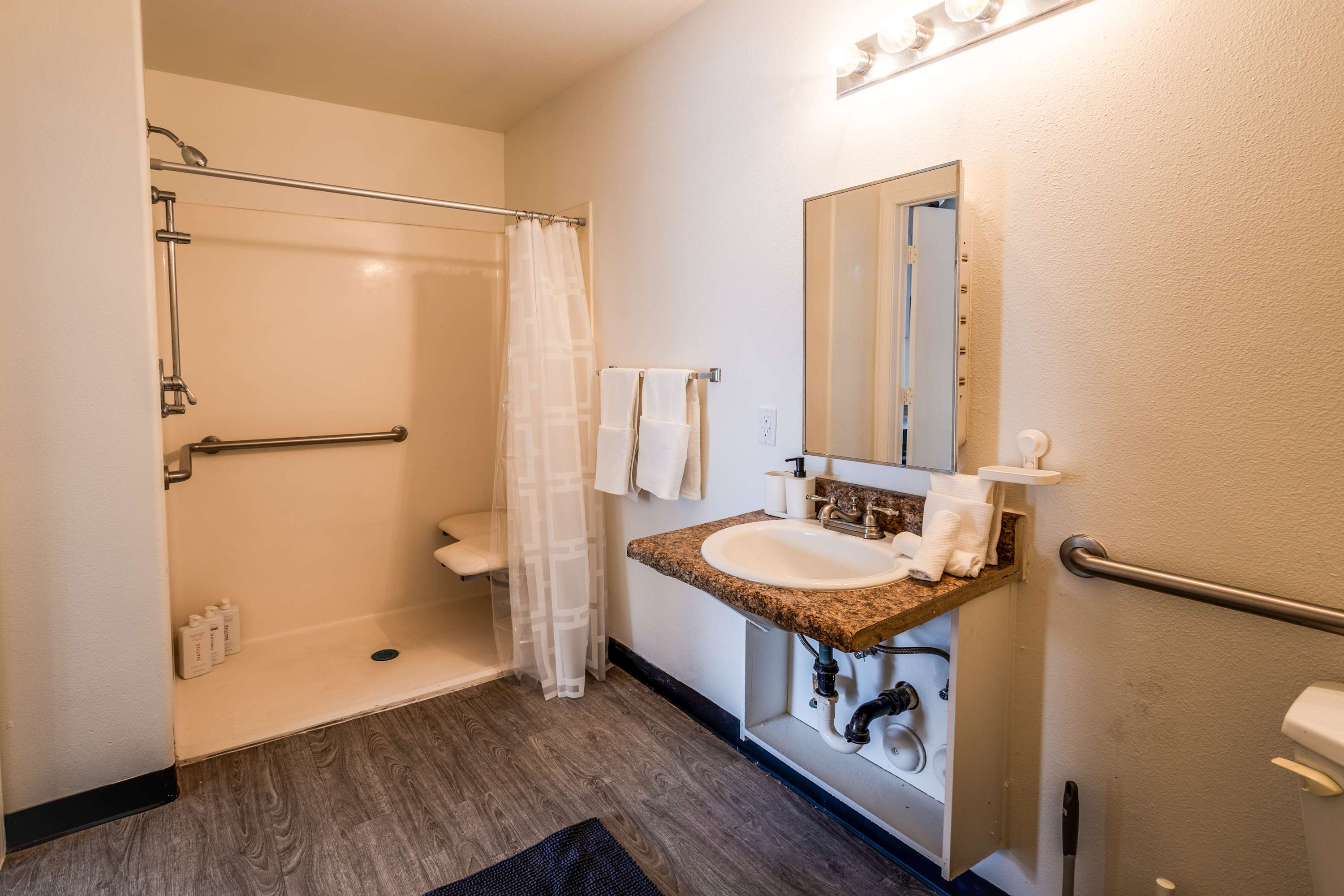 Sleek Tolleson Studio | Gym & Pool 