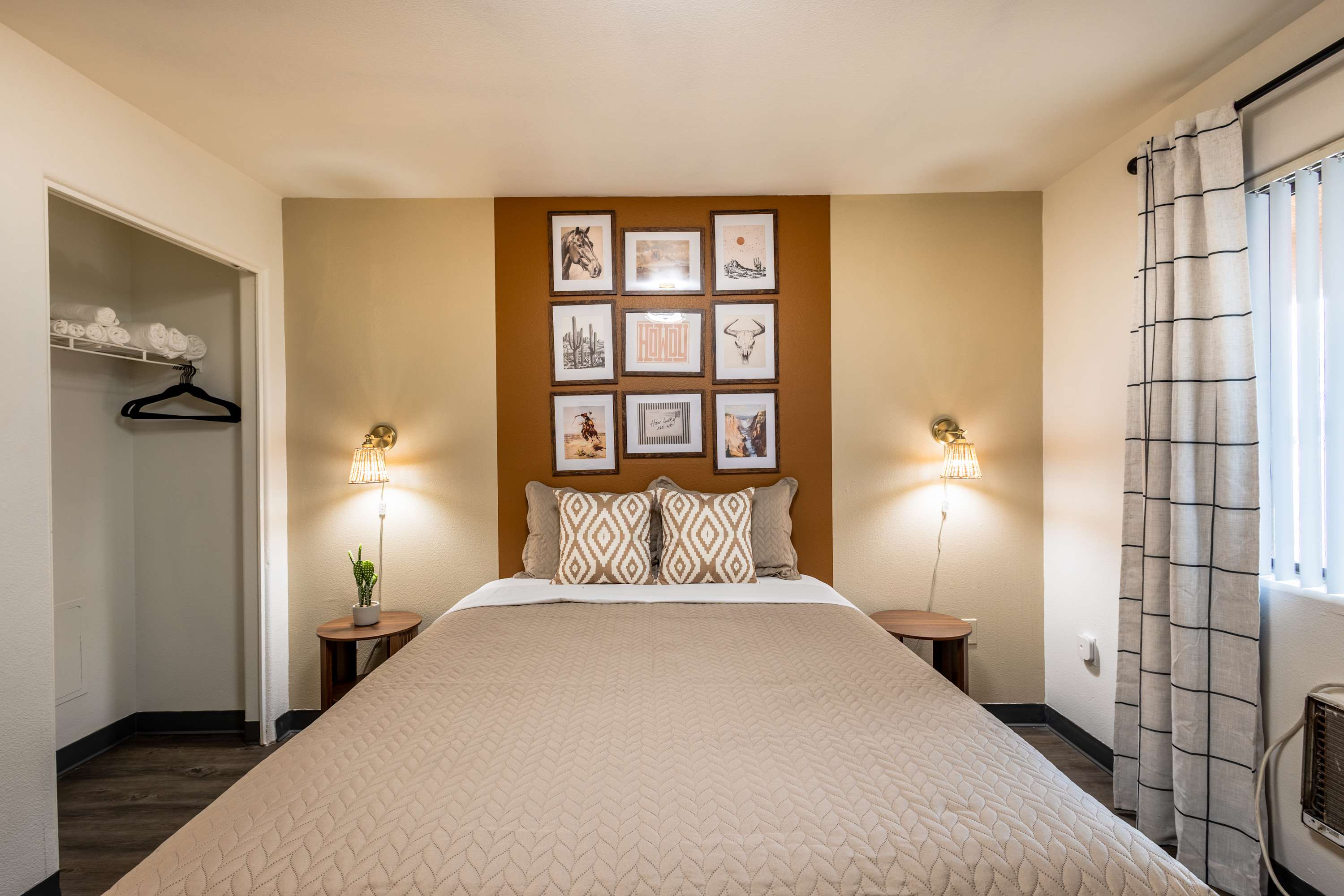 Chic AZ Studio | Travel Nurses Welcome!