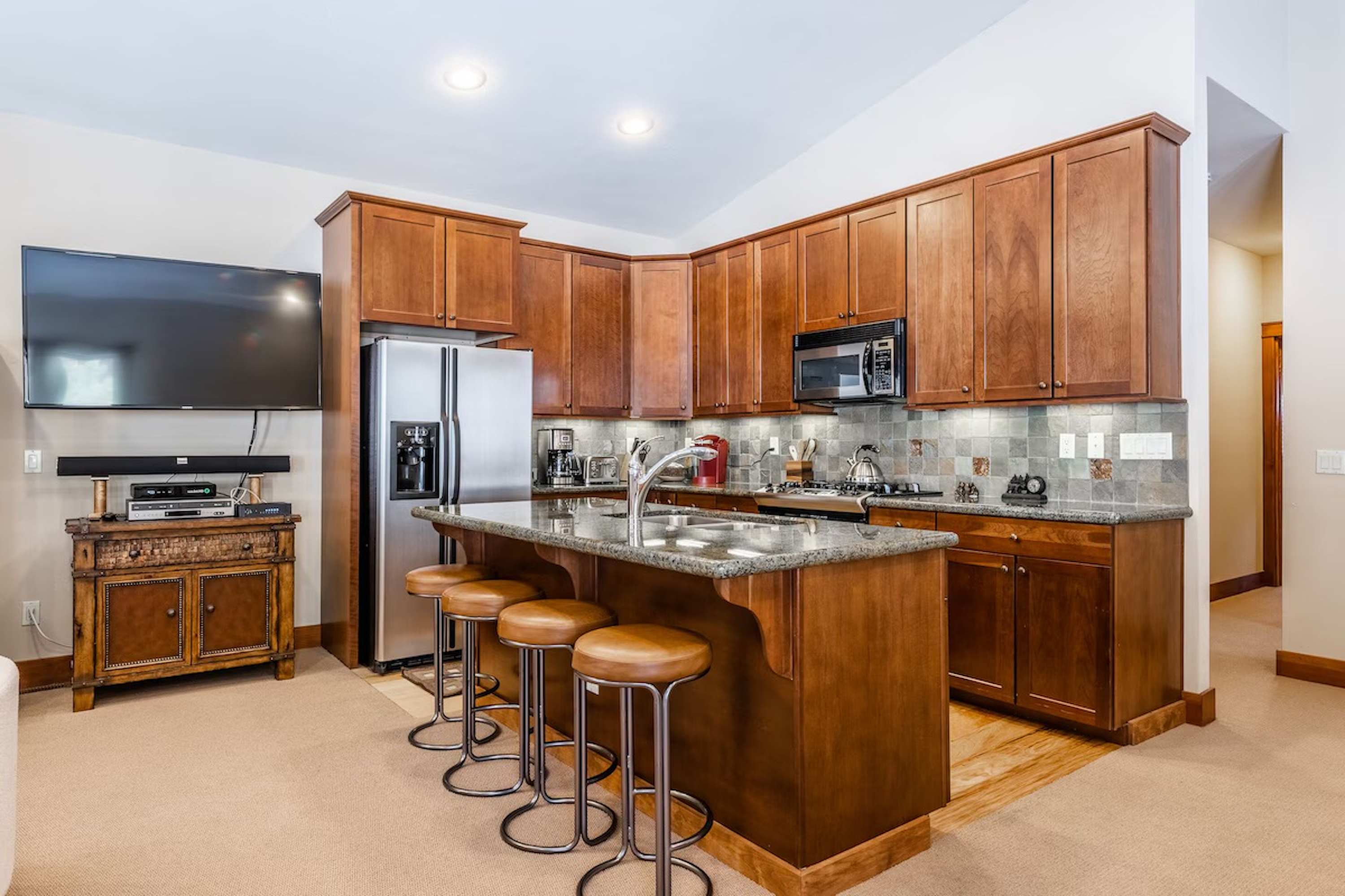 4BR Townhome, Near Canyon Lodge & Lakes Basin! | Photo 2