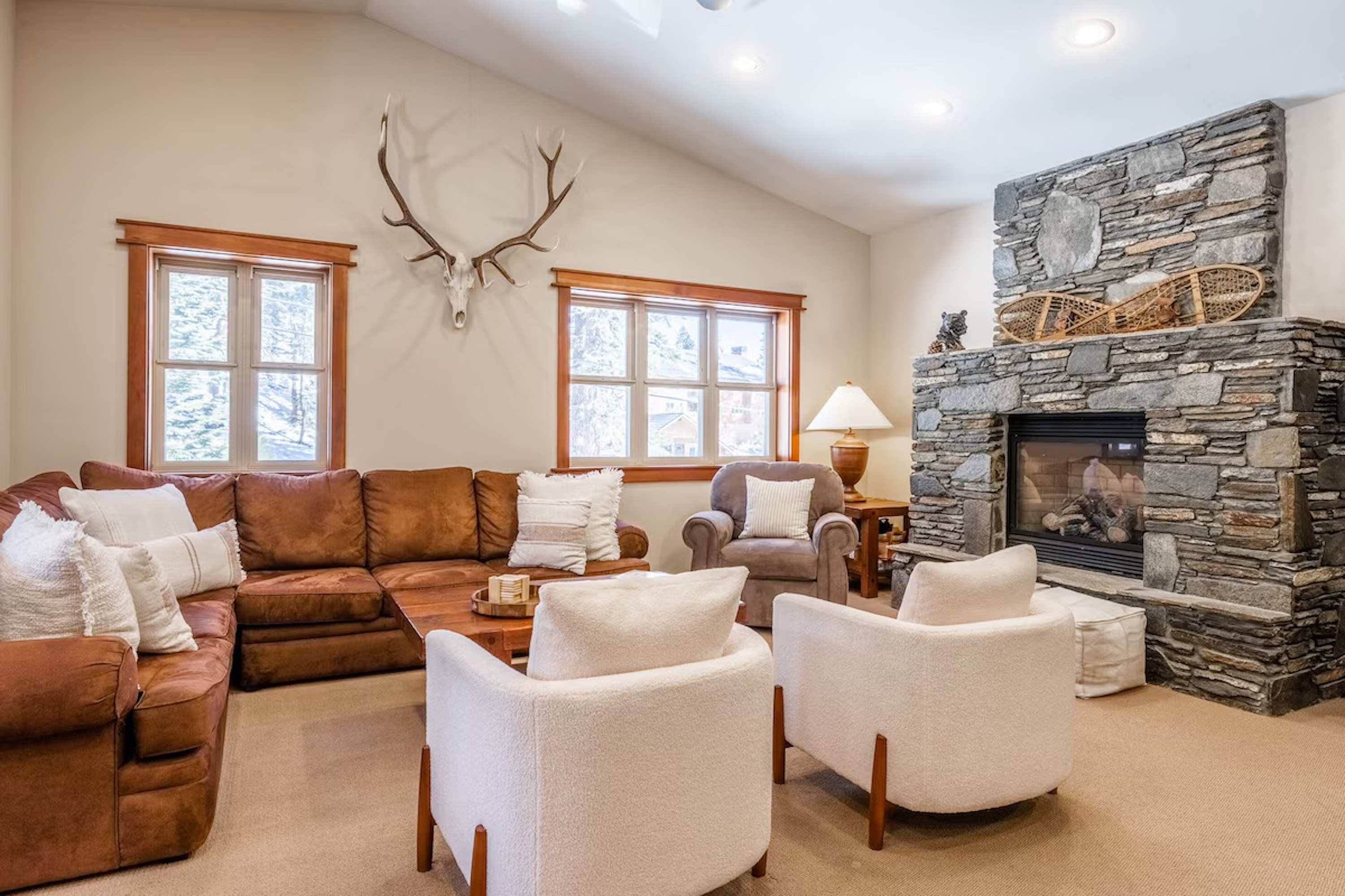 4BR Townhome, Near Canyon Lodge & Lakes Basin! | Photo 1
