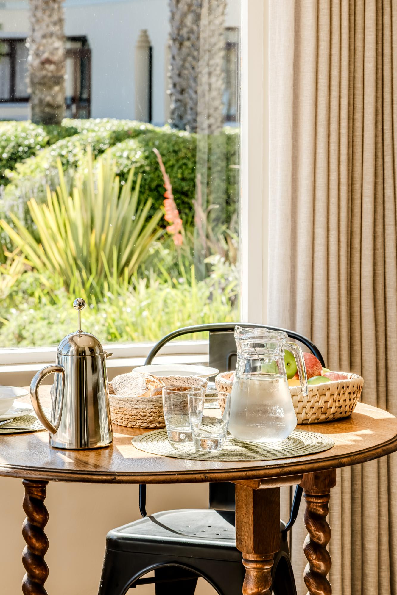 Camps Bay Stylish 2bed by the Tidal Pool Tidescape 5