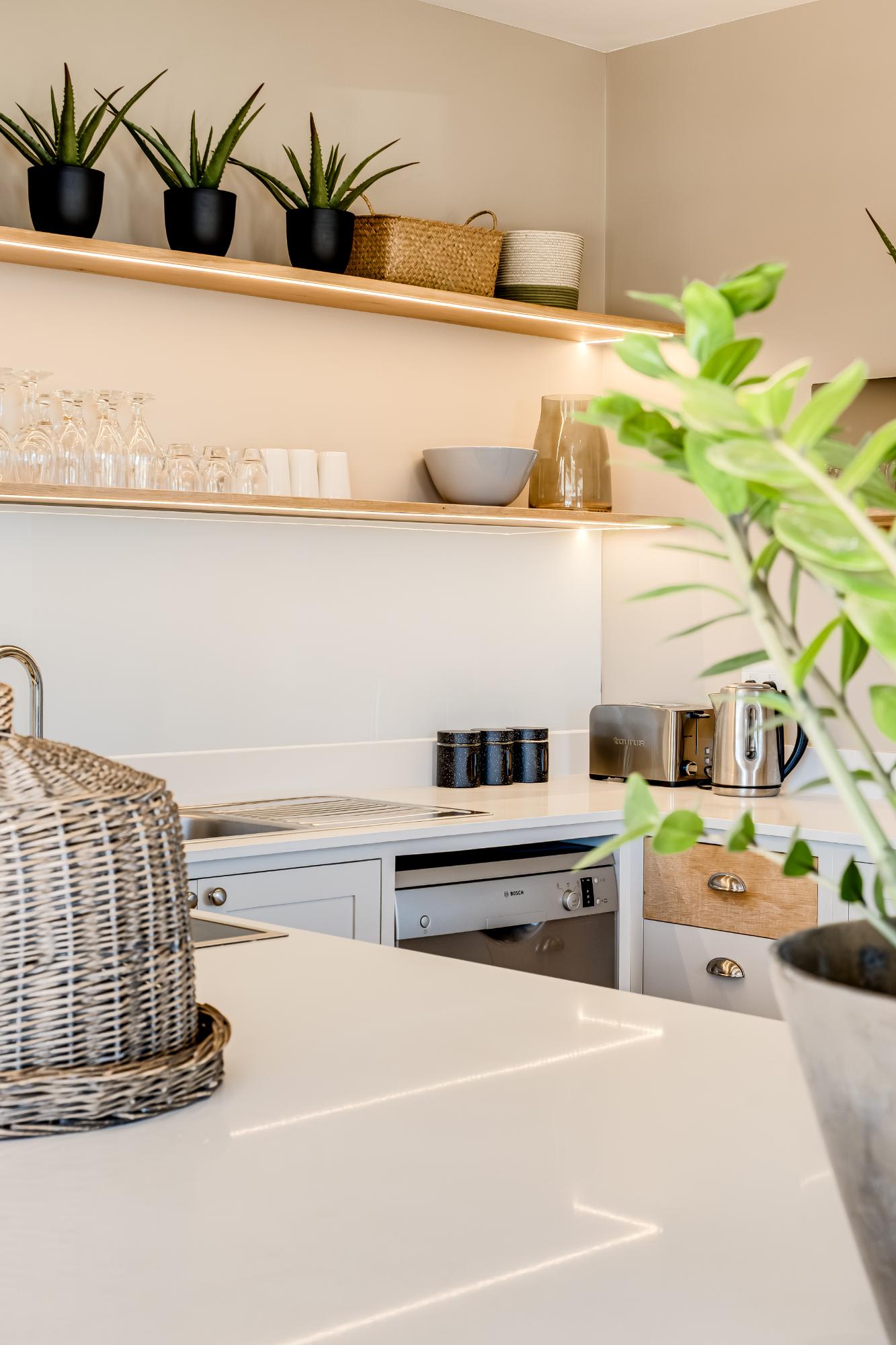 Camps Bay Stylish 2bed by the Tidal Pool Tidescape 9