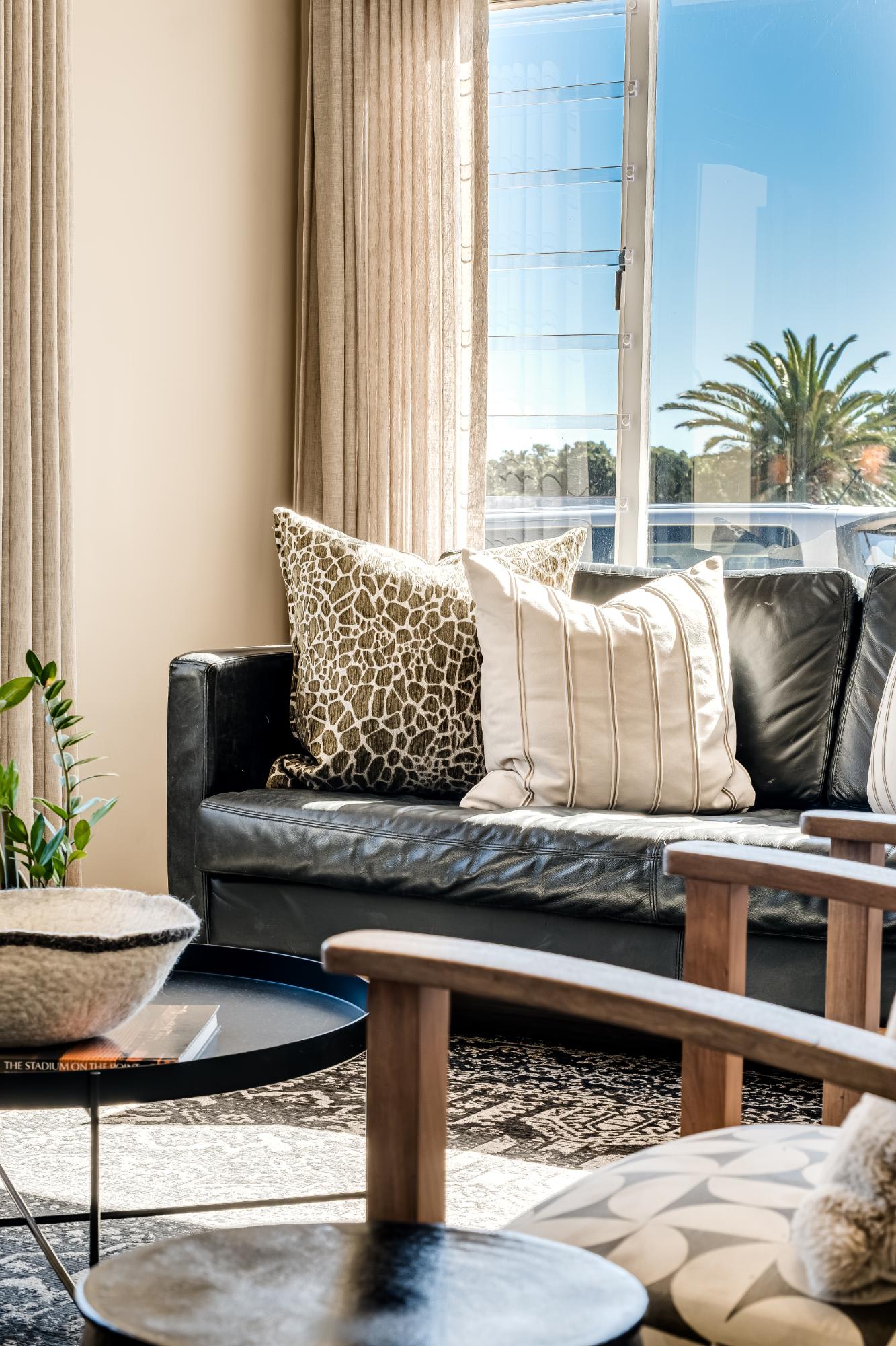 Camps Bay Stylish 2bed by the Tidal Pool Tidescape 4
