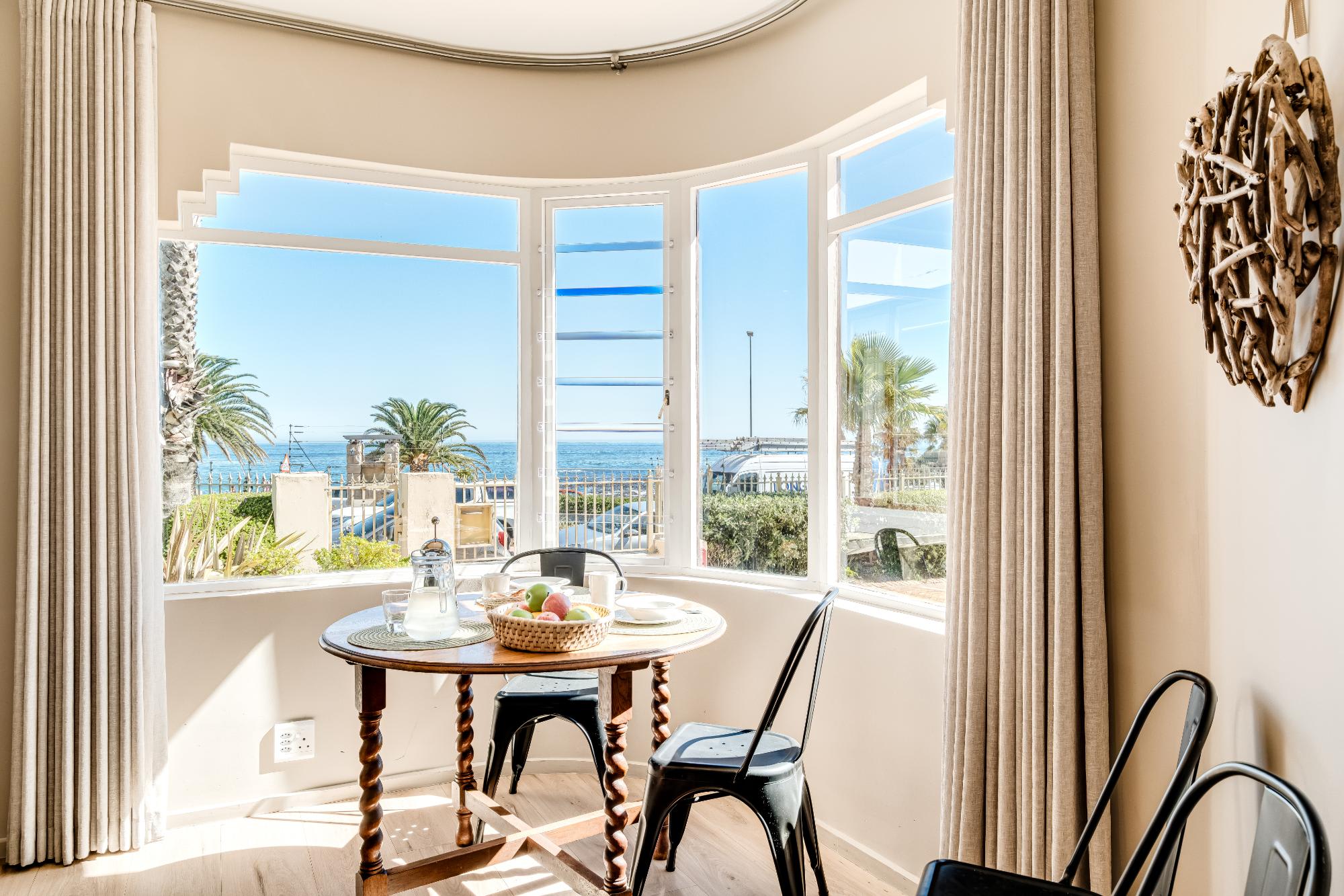 Camps Bay Stylish 2bed by the Tidal Pool Tidescape 2