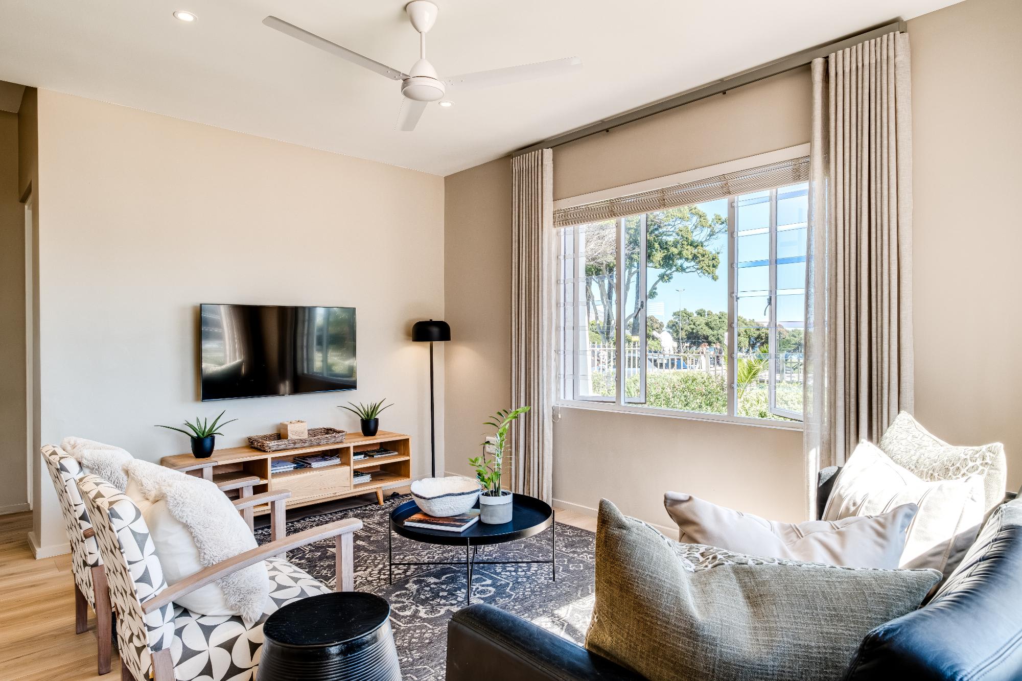 Camps Bay Stylish 2bed by the Tidal Pool Tidescape 7