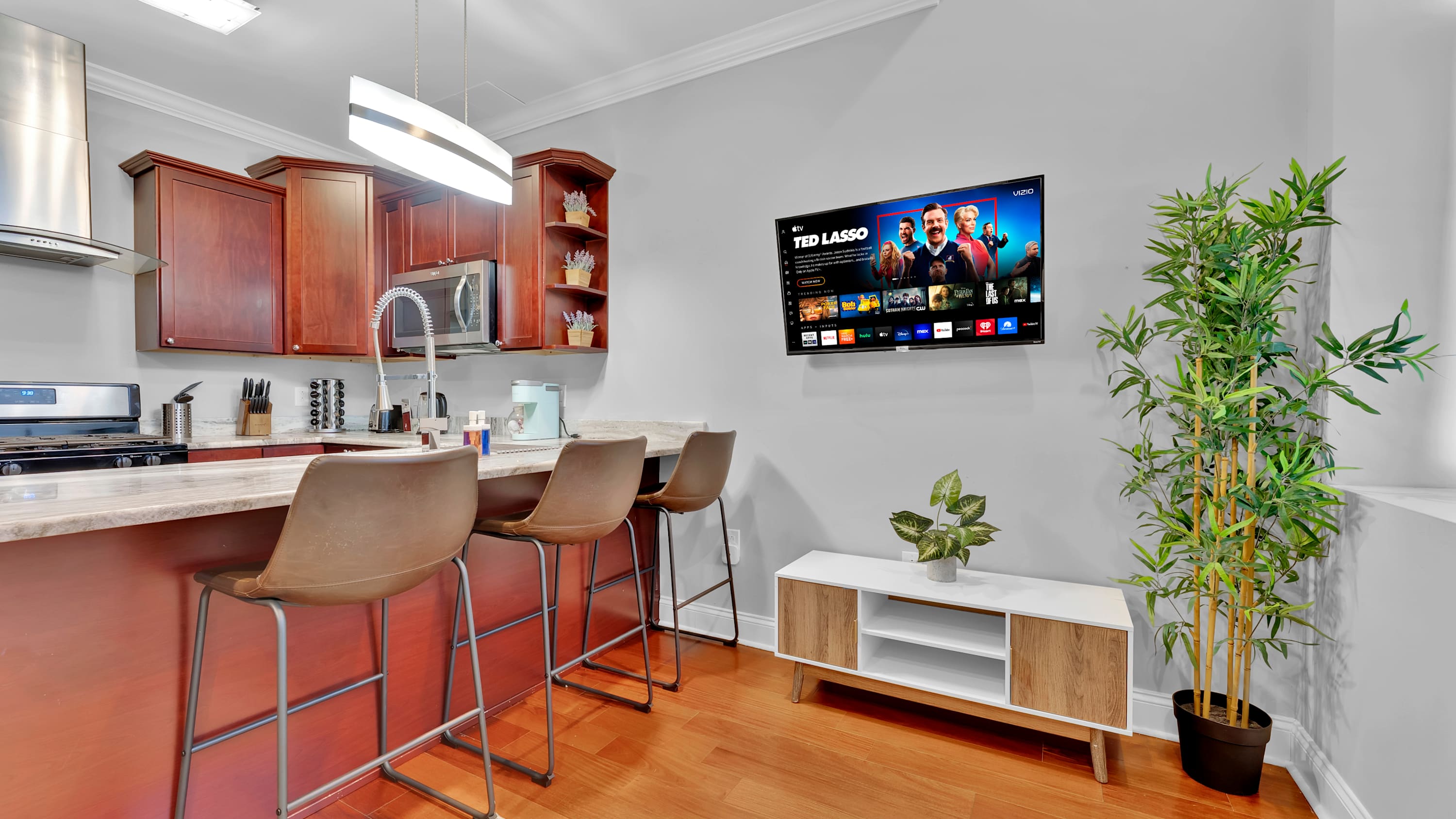 Stylish Apartment With Onsite Gym - Charming Urban Retreat - Philadelphia, PA