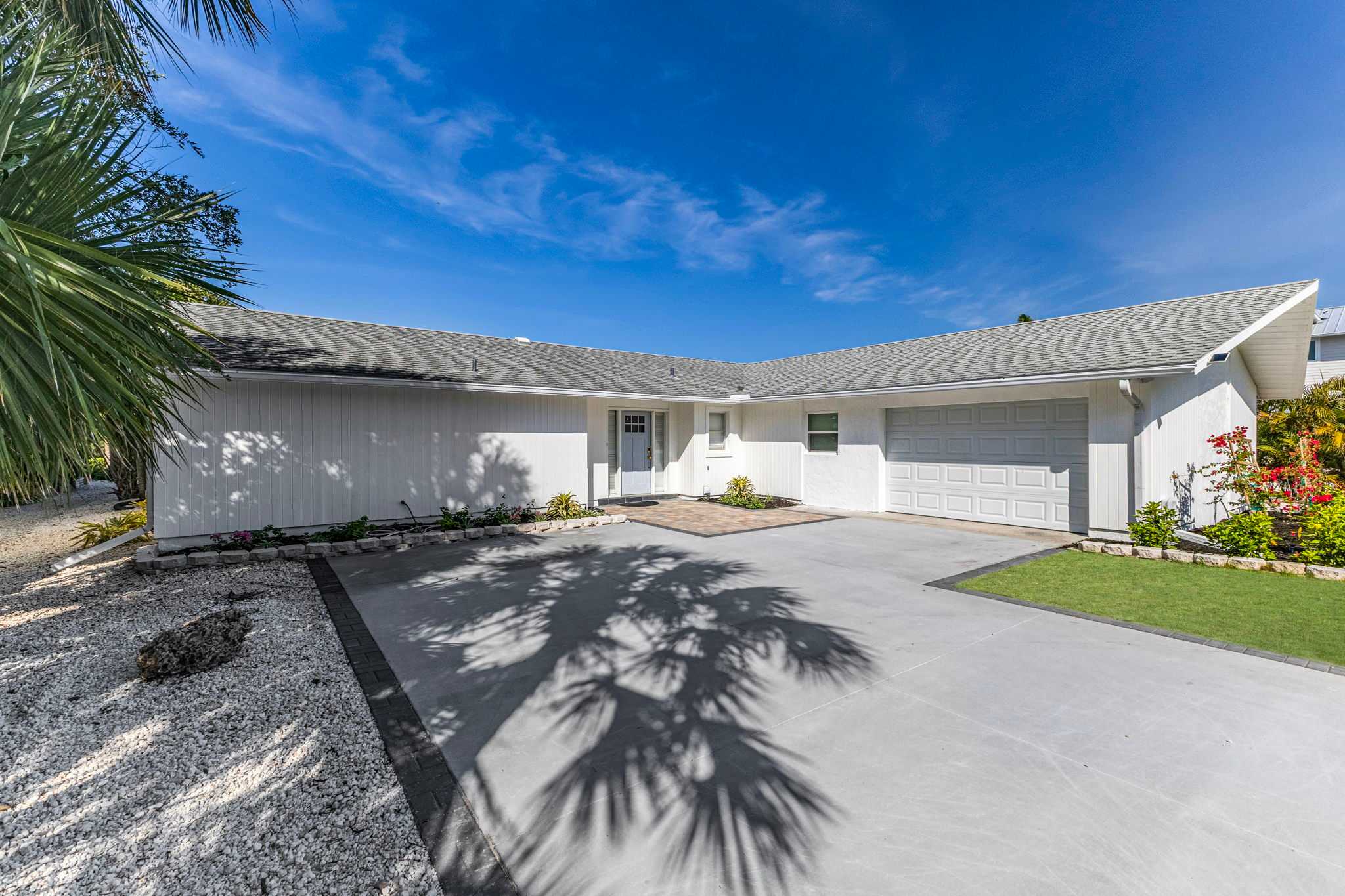 4BR Getaway Near Beach & Village  Sleeps 10 - Foto 35