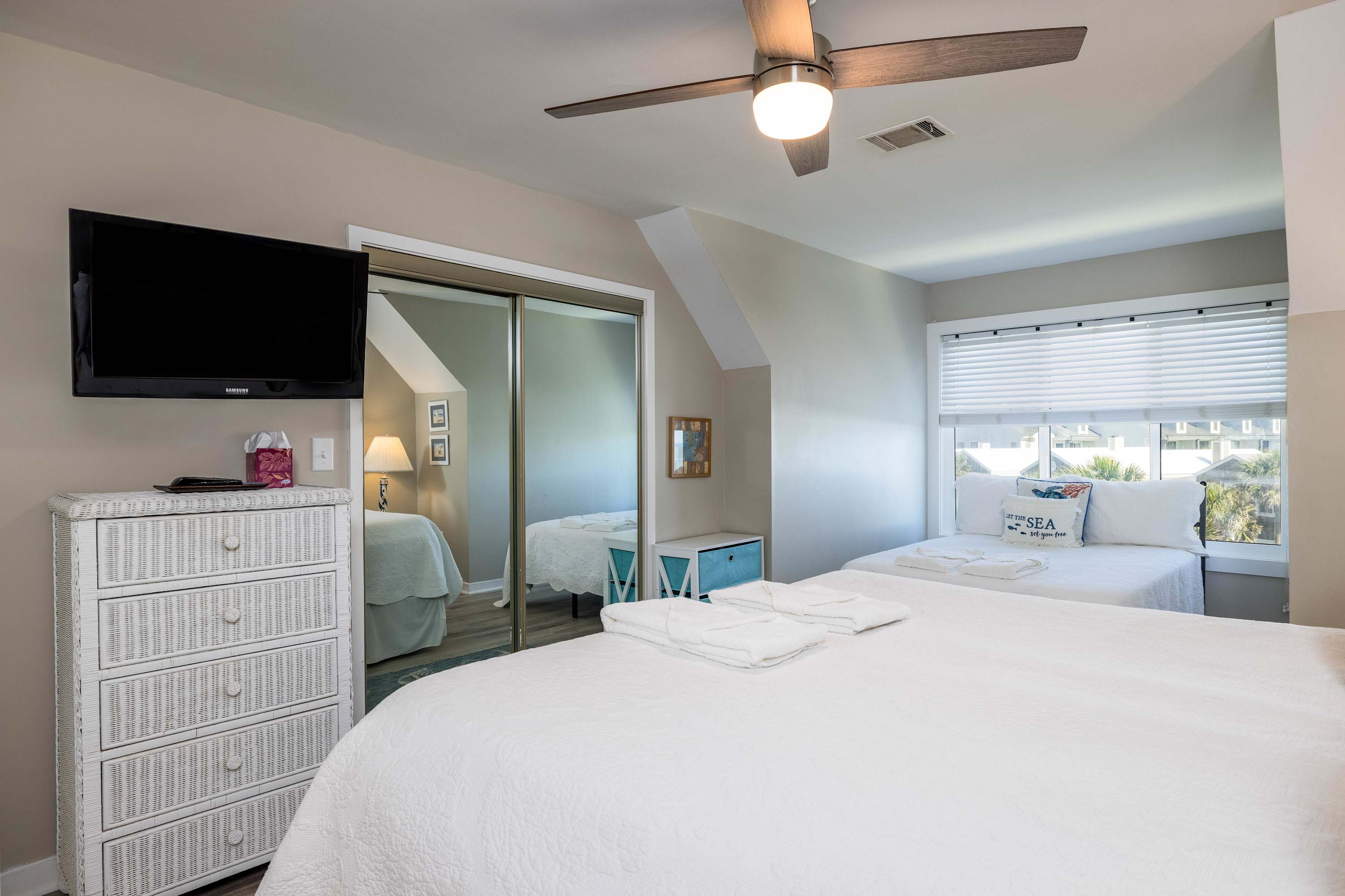Guest bedroom with en suite bathroom