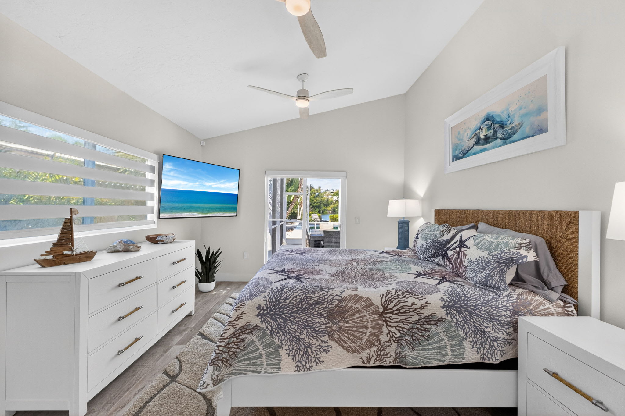 Coastal Chic 3BR, Pool, Hot Tub Near Siesta Beach