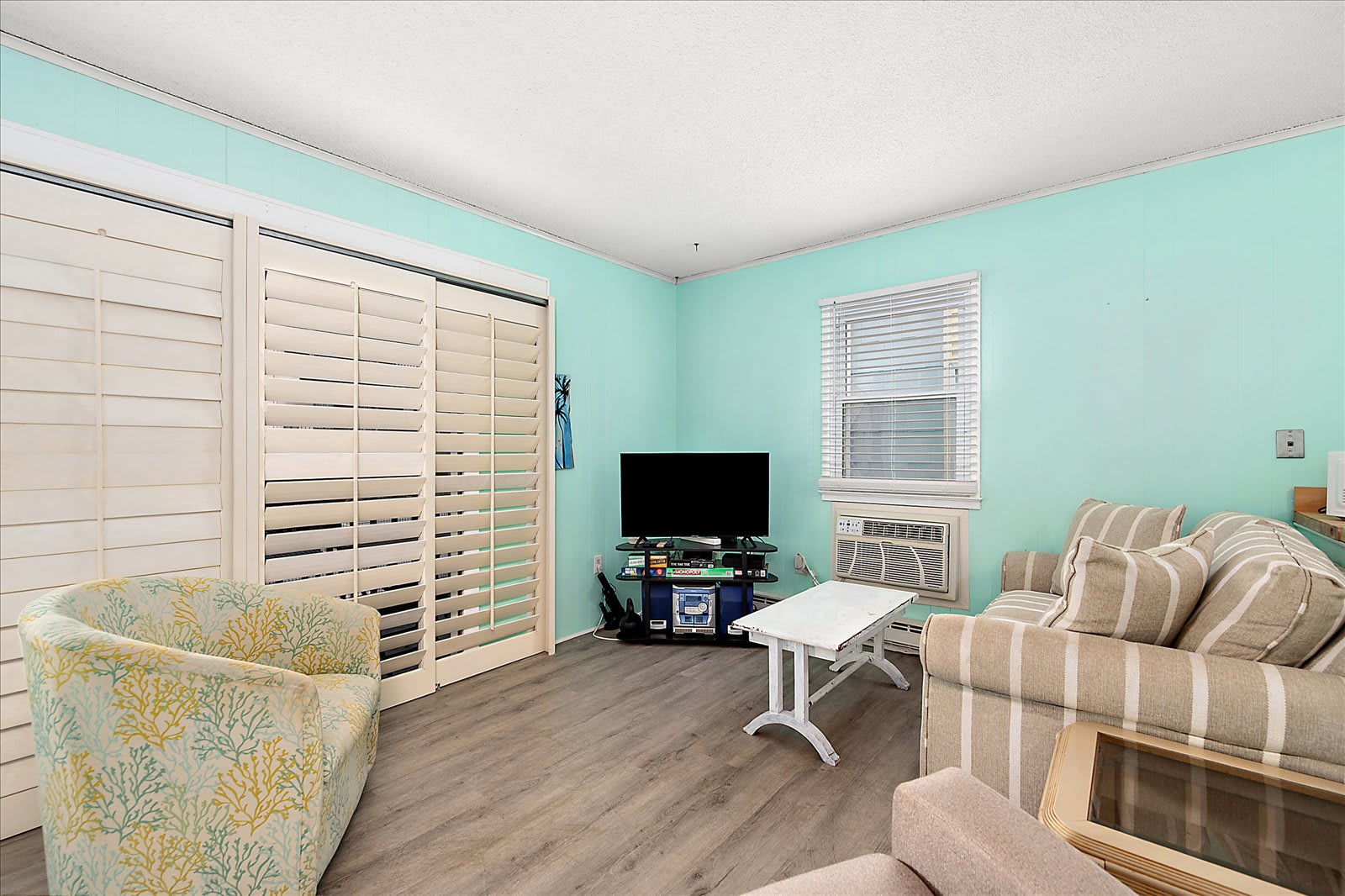 Three Bedroom Oceanside Condo Steps from the Beach | Photo 3