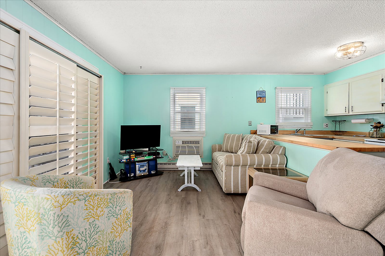Three Bedroom Oceanside Condo Steps from the Beach | Photo 3