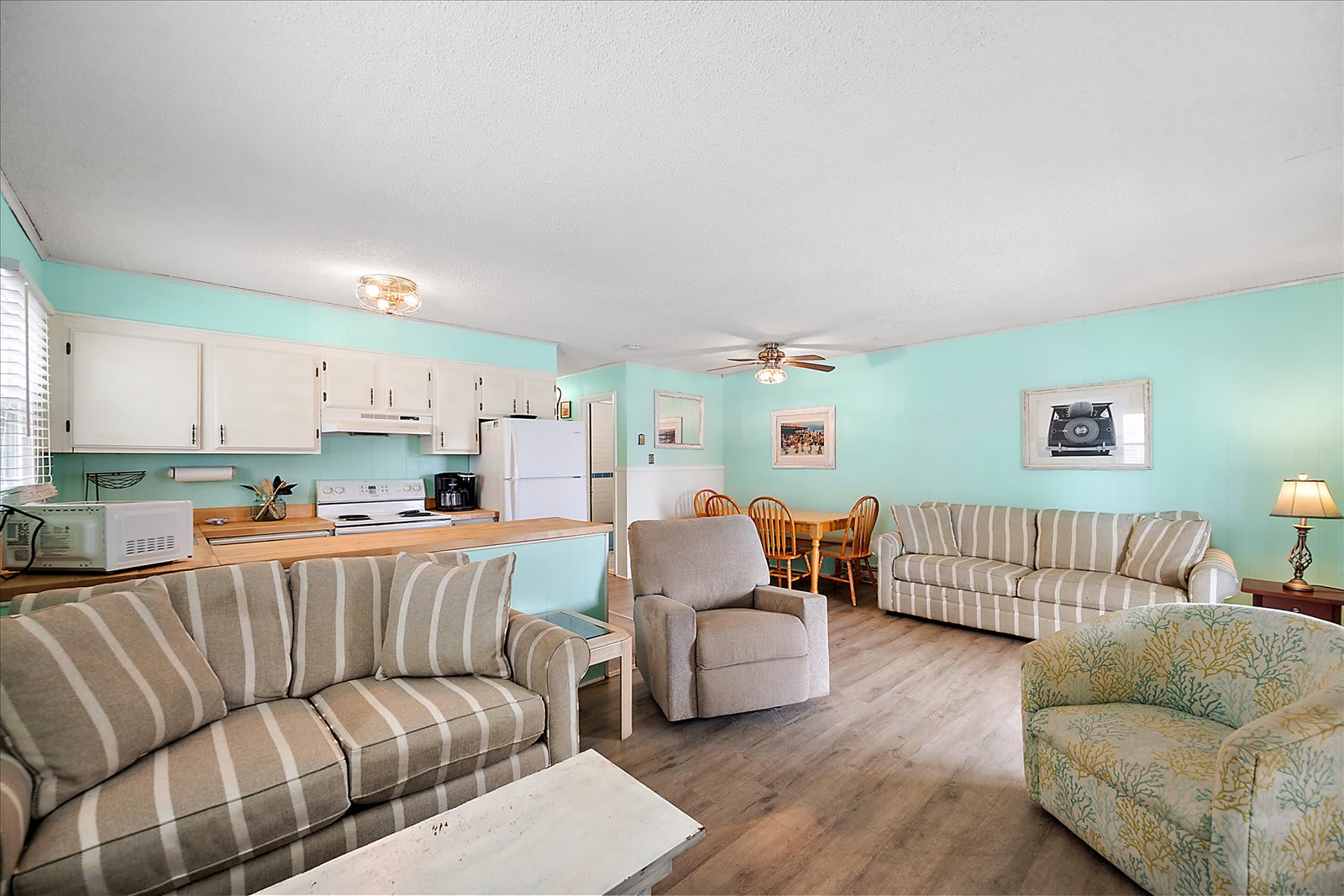 Three Bedroom Oceanside Condo Steps from the Beach | Photo 3