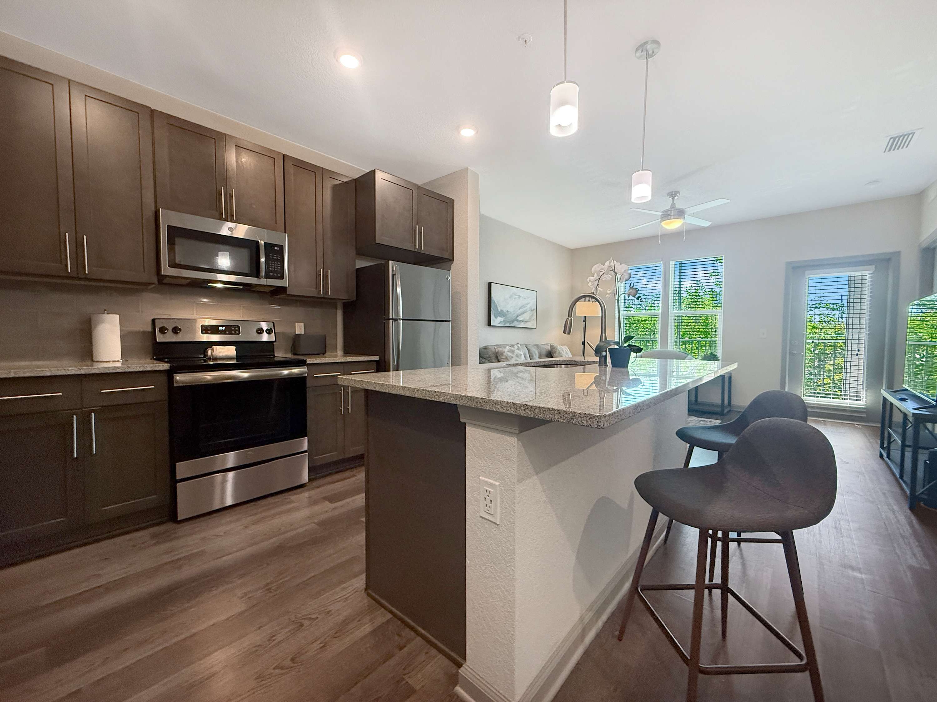 Upscale 1 BR Apt in Westshore, Courtyard Views
