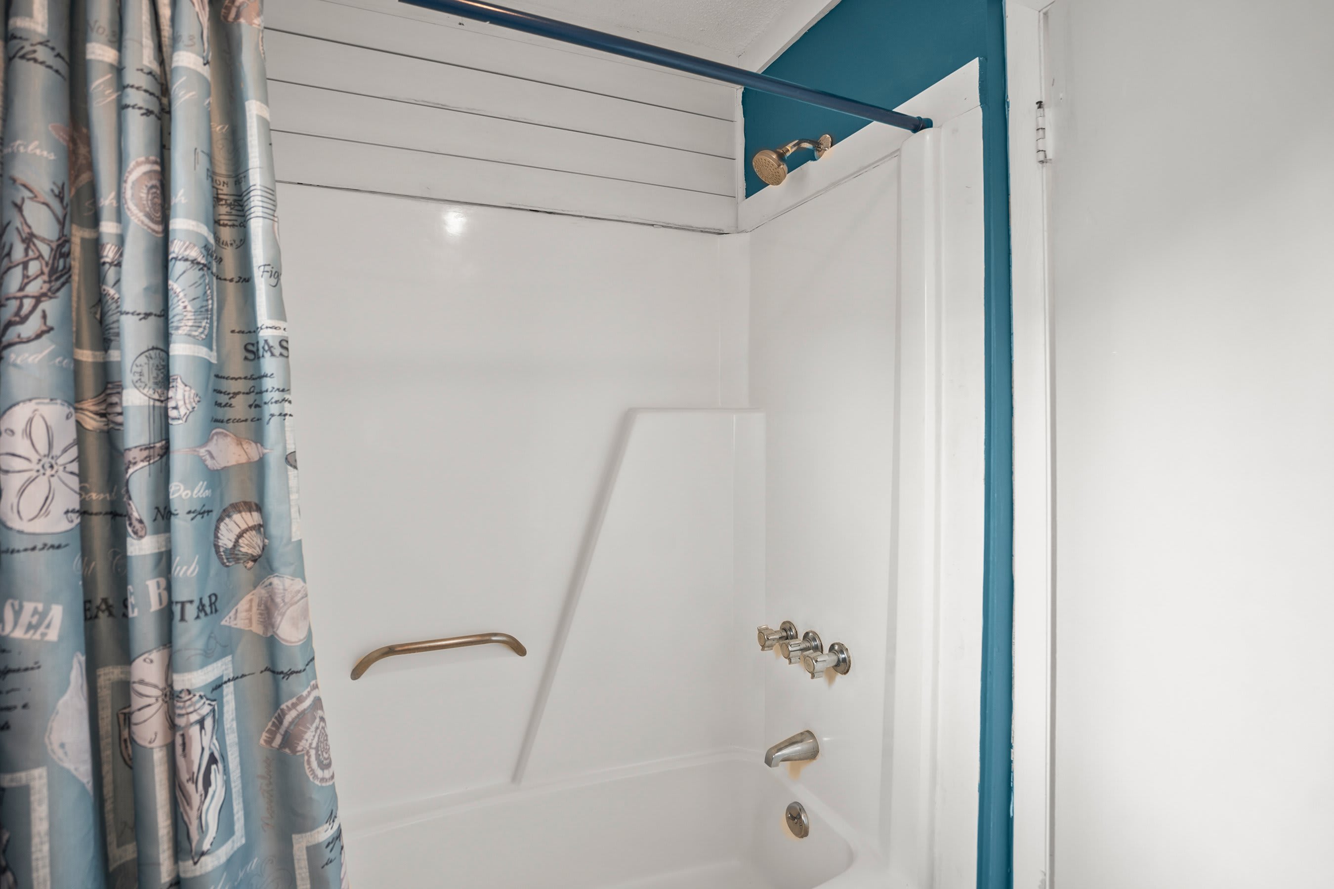 1st floor full bathroom