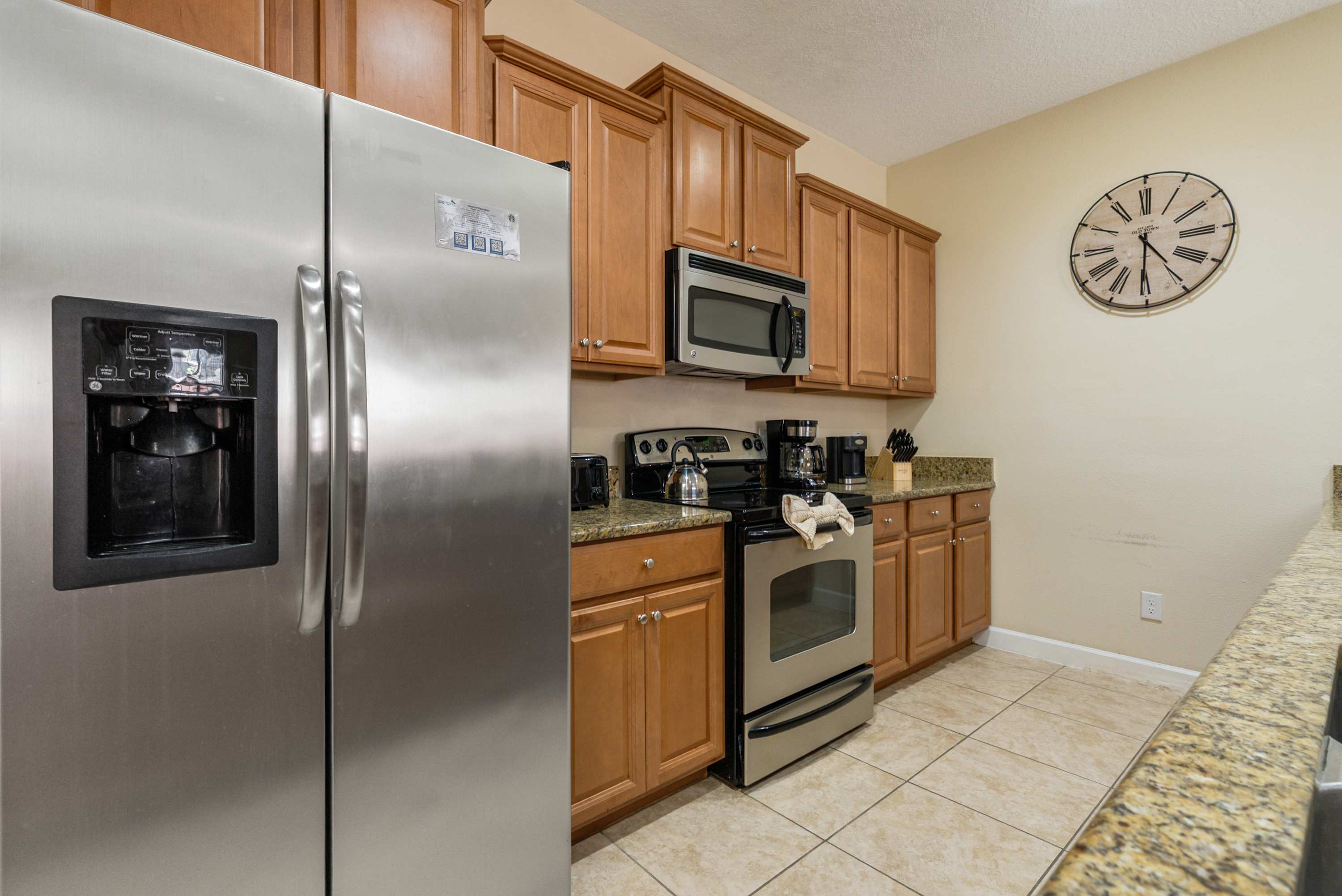 4BR family home - private pool & Toy Story room