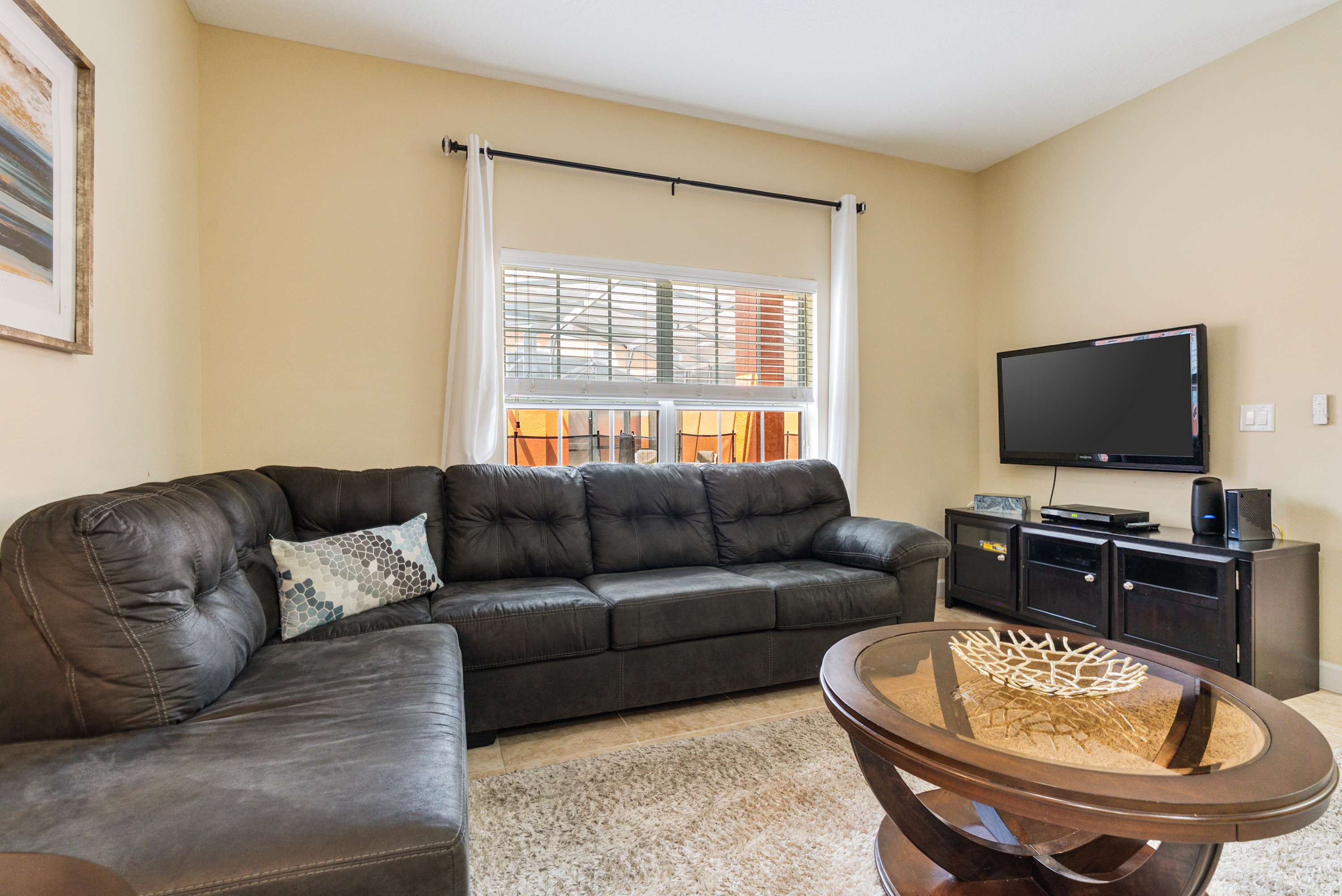 4BR family home - private pool & Toy Story room