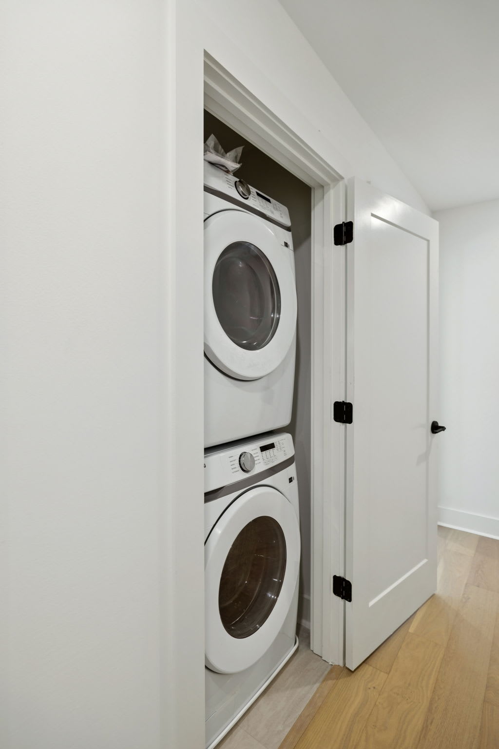 Exclusive townhome ft. rooftop lounge with views! - Foto 47