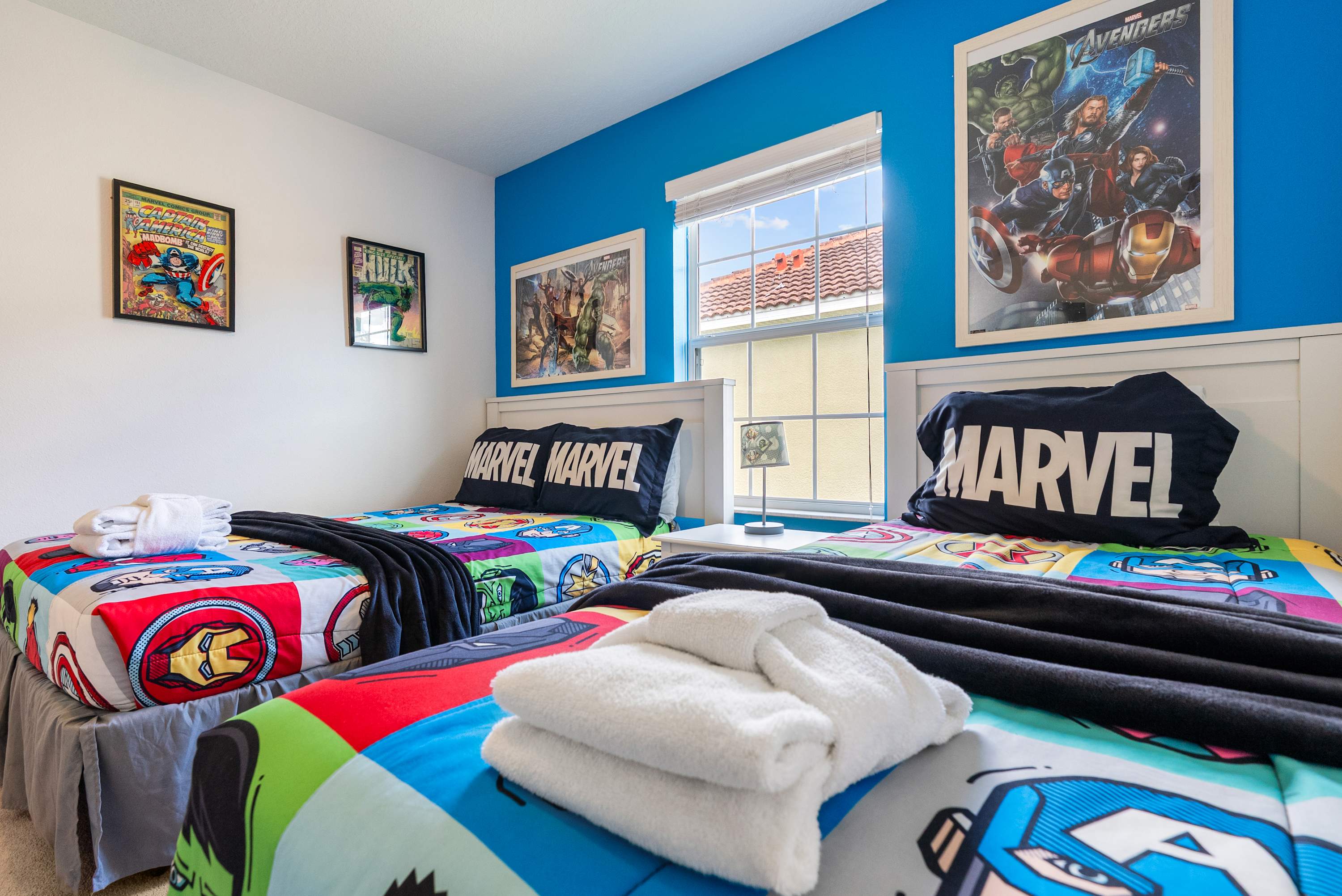 Paradise Palms: themed rooms & resort access