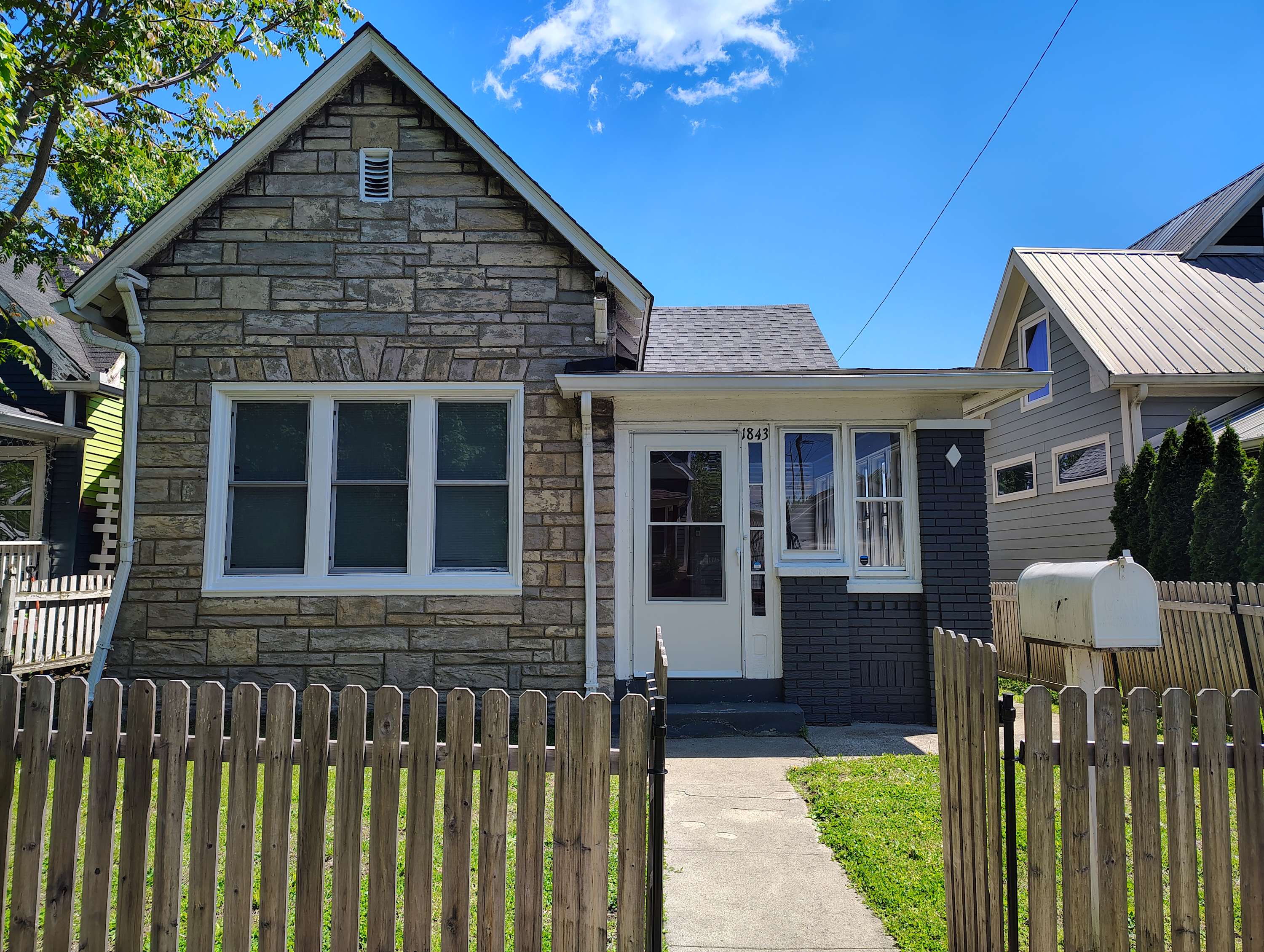 Charming 2-Bedroom Home with Private Gym
