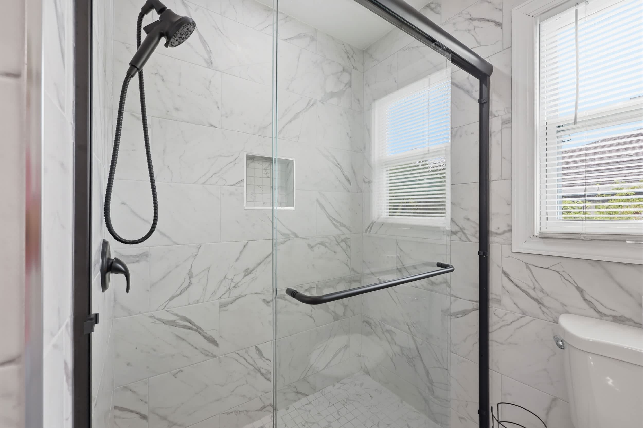 Seabreeze Retreat Modern Home Walk to Beach