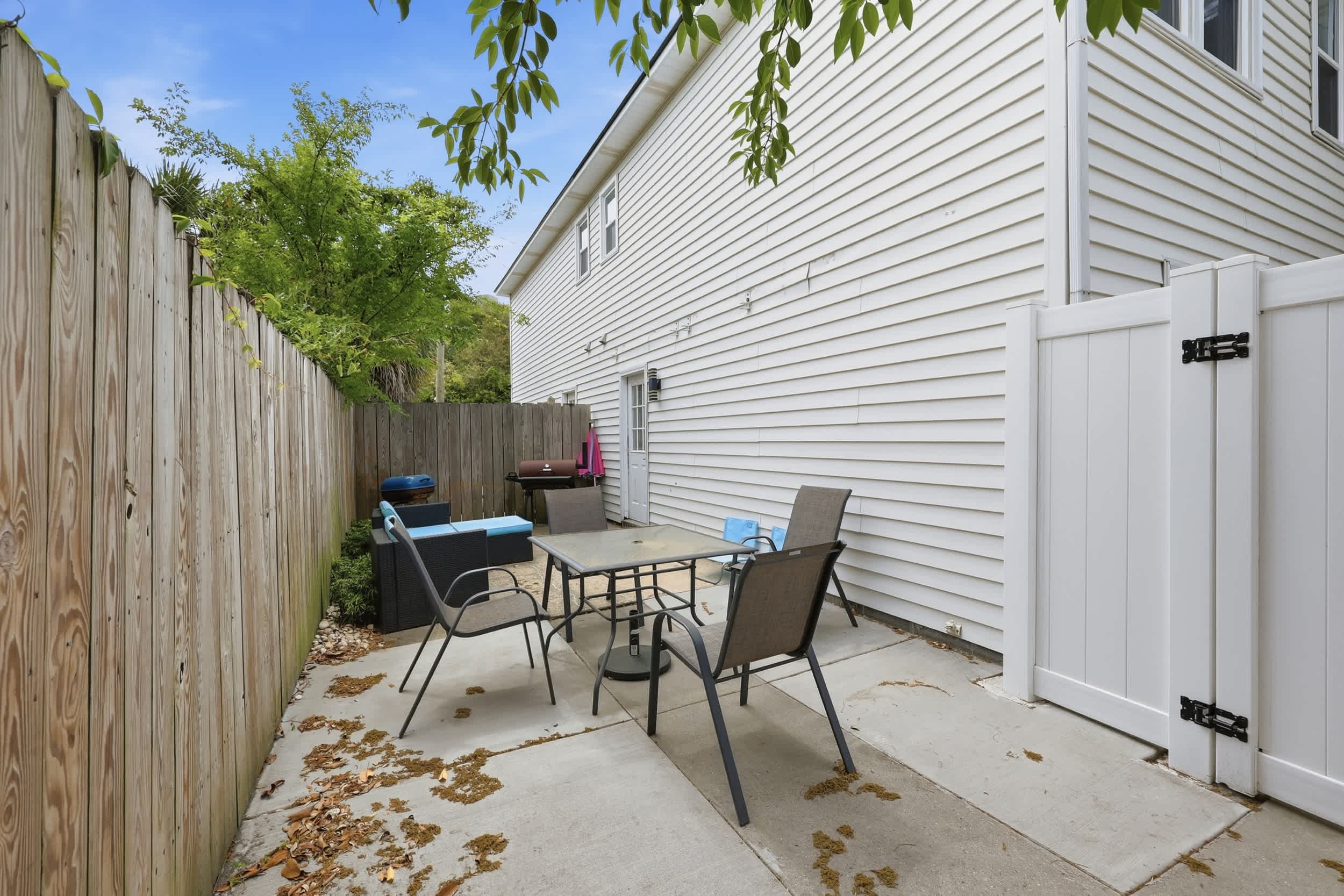 Seabreeze Retreat Modern Home Walk to Beach