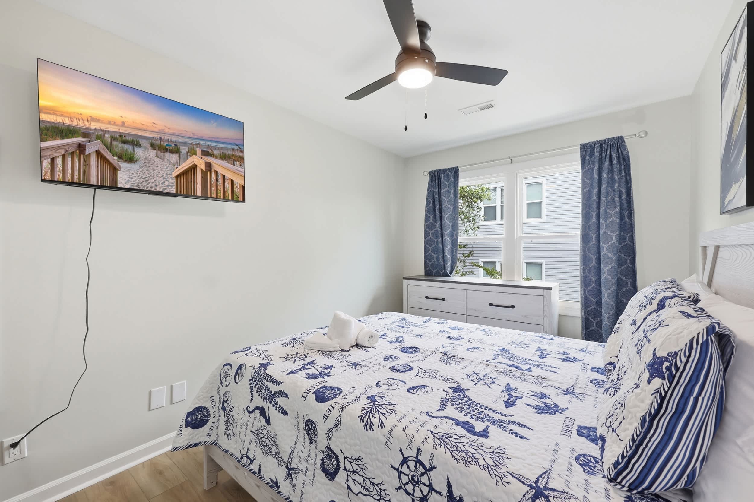 Seabreeze Retreat Modern Home Walk to Beach