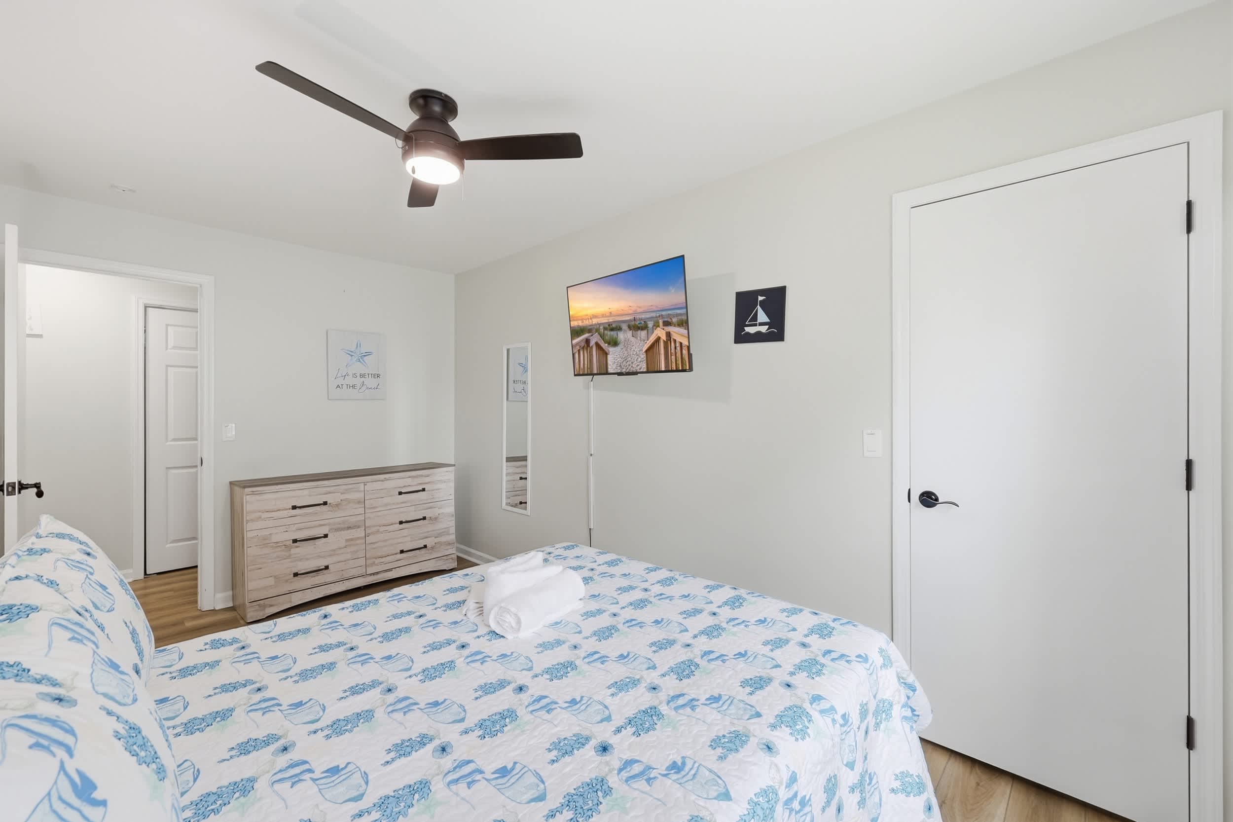 Seabreeze Retreat Modern Home Walk to Beach