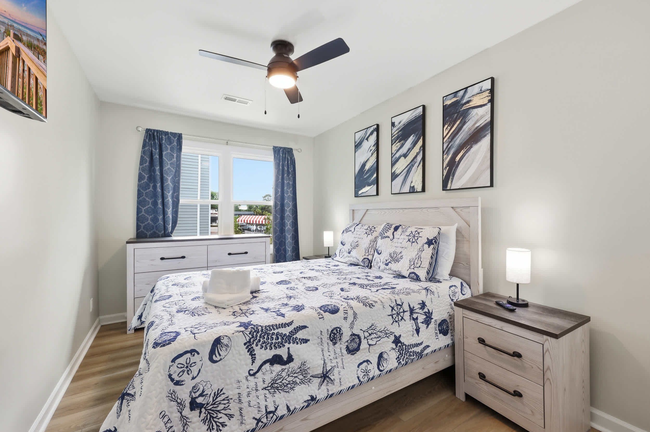 Seabreeze Retreat Modern Home Walk to Beach