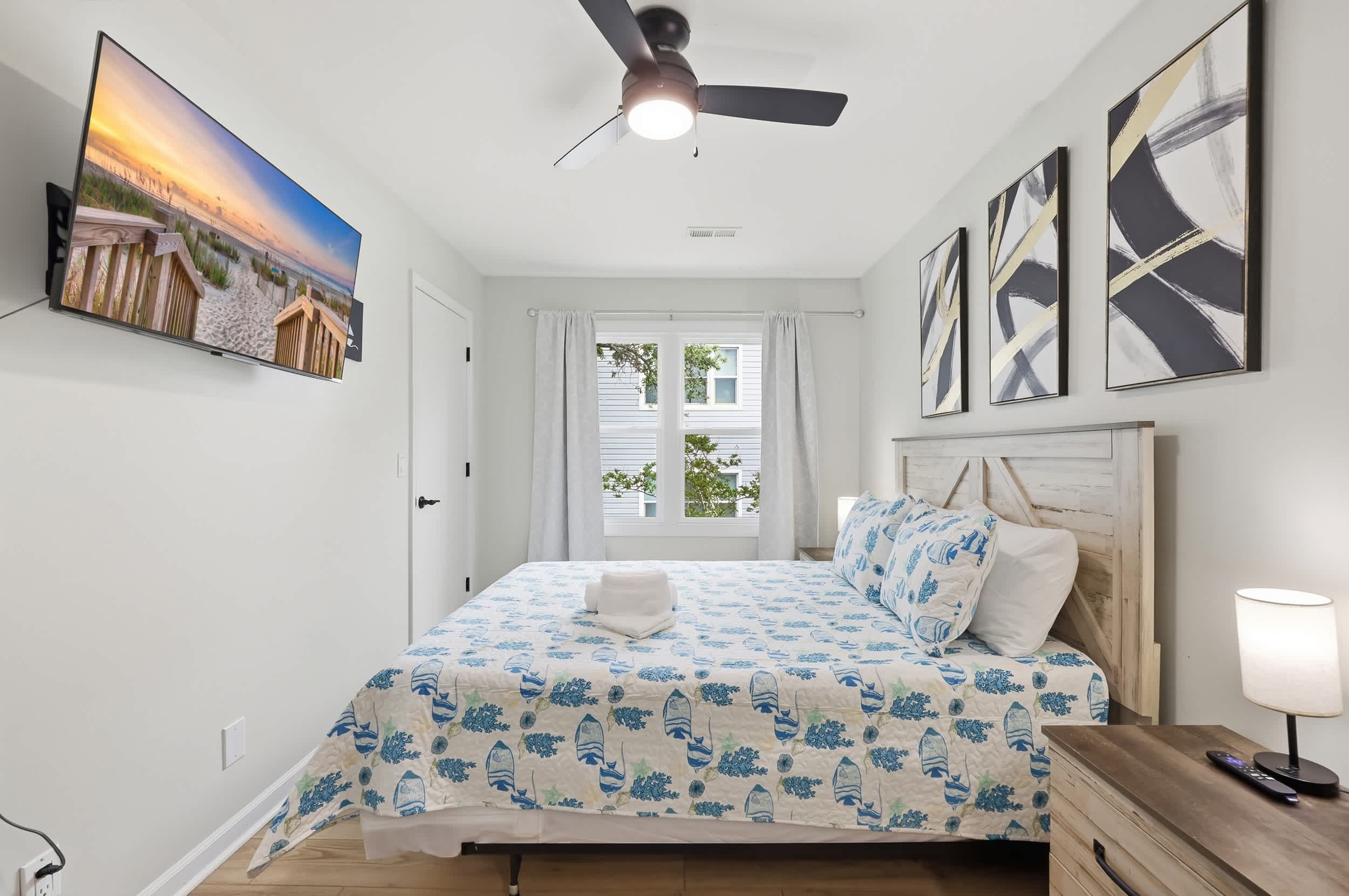 Seabreeze Retreat Modern Home Walk to Beach