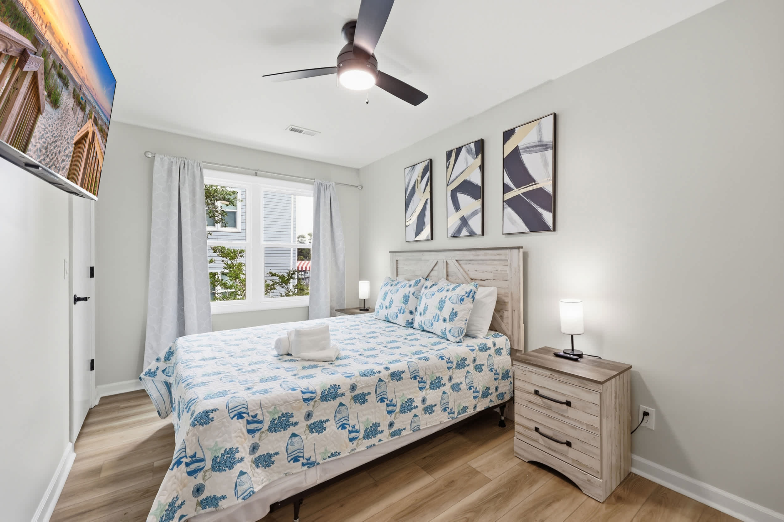 Seabreeze Retreat Modern Home Walk to Beach