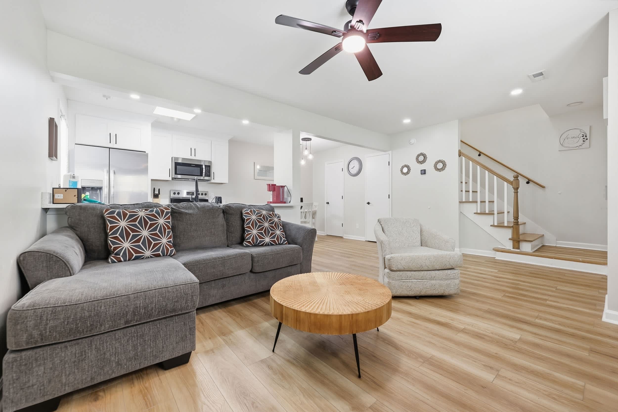 Seabreeze Retreat Modern Home Walk to Beach
