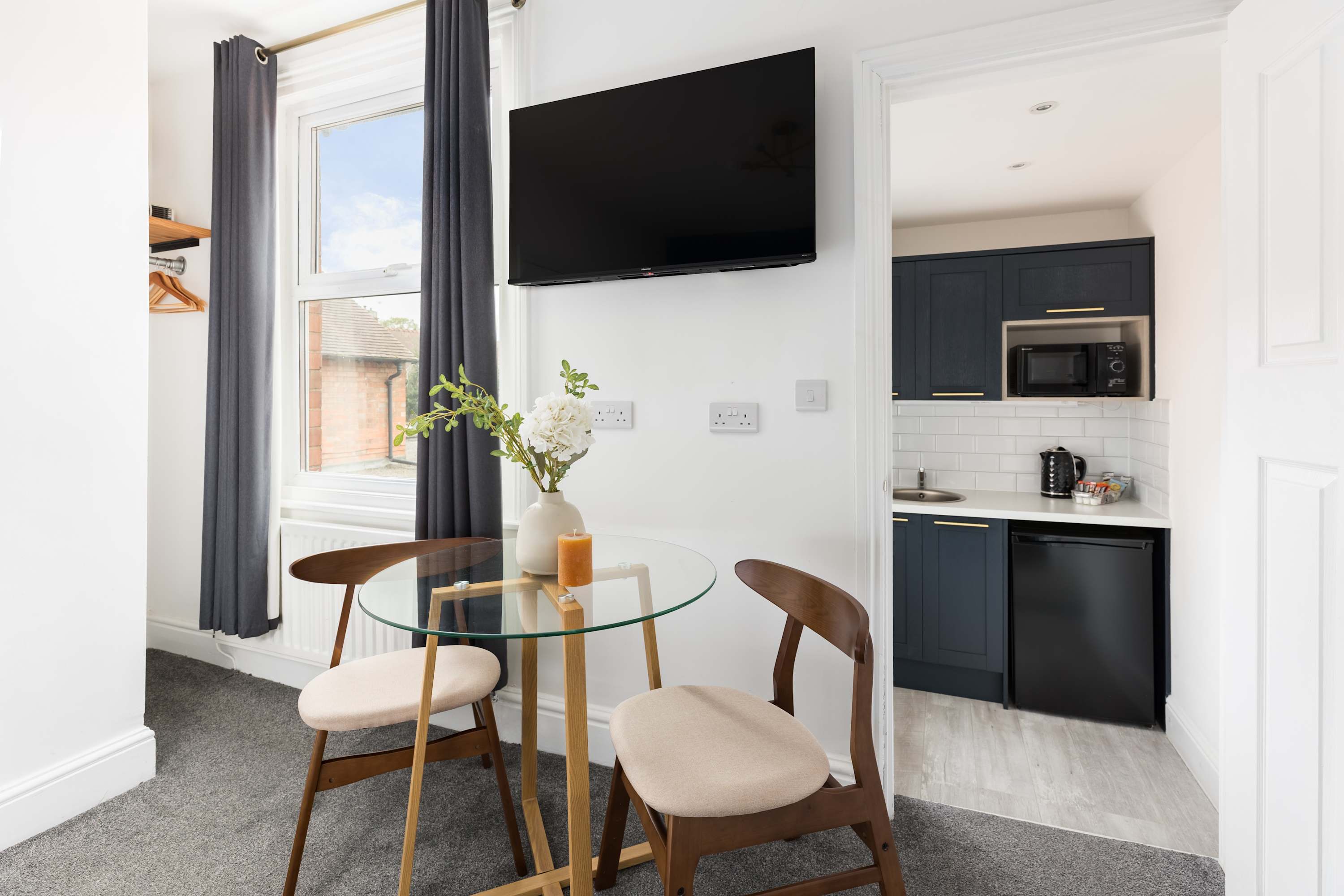 Exclusive Aparthotel Hire | 14 Guests | Stratford in The Adelphi, 39 Grove Road CV37 6PB - Property image 17 - VivreStays