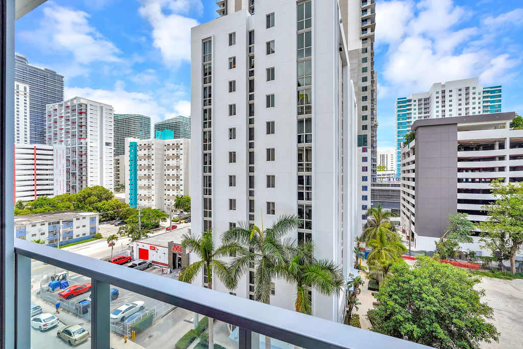 Brickell Studio | City Views | Pool & Gym